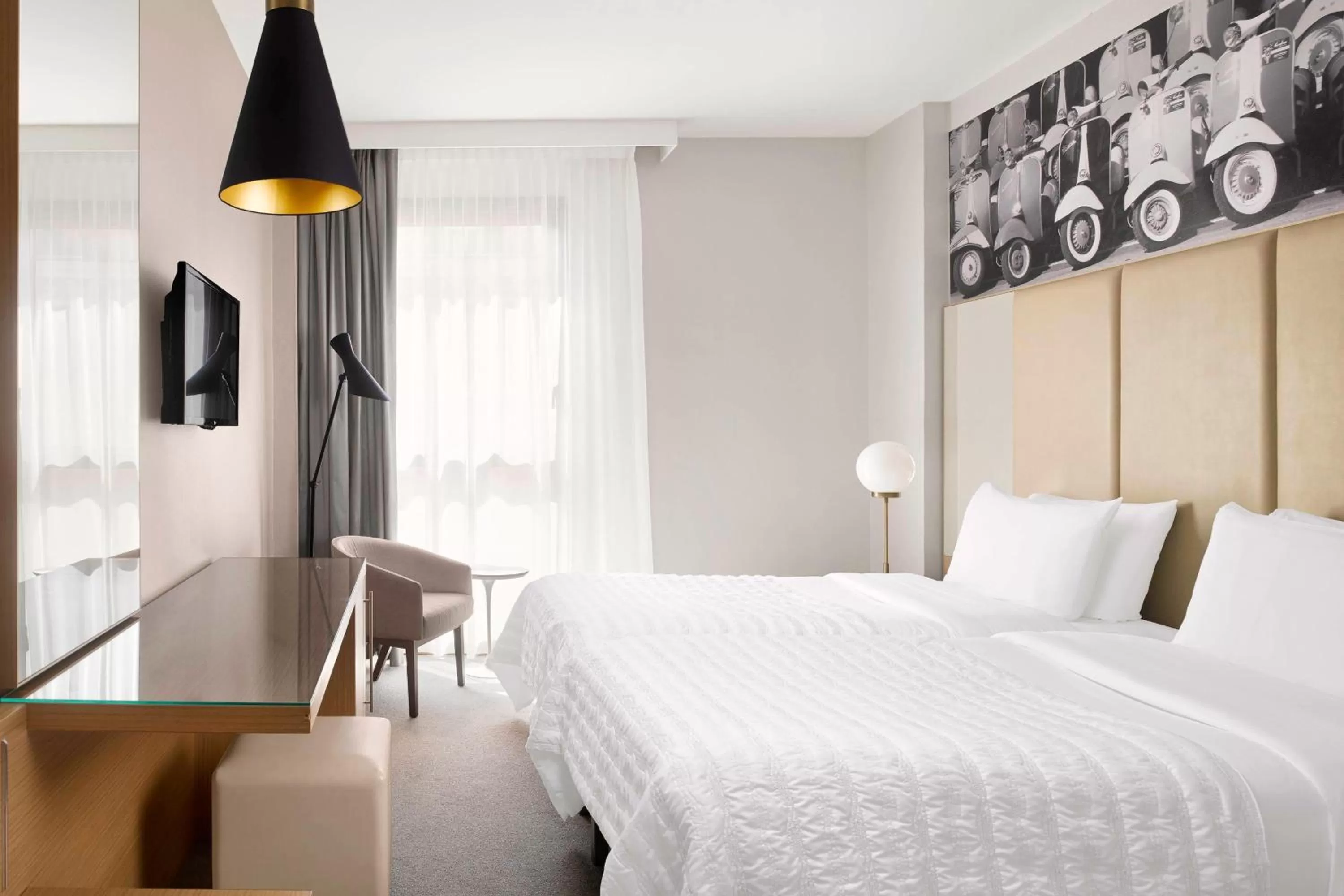 Photo of the whole room, Bed in Le Meridien Visconti Rome