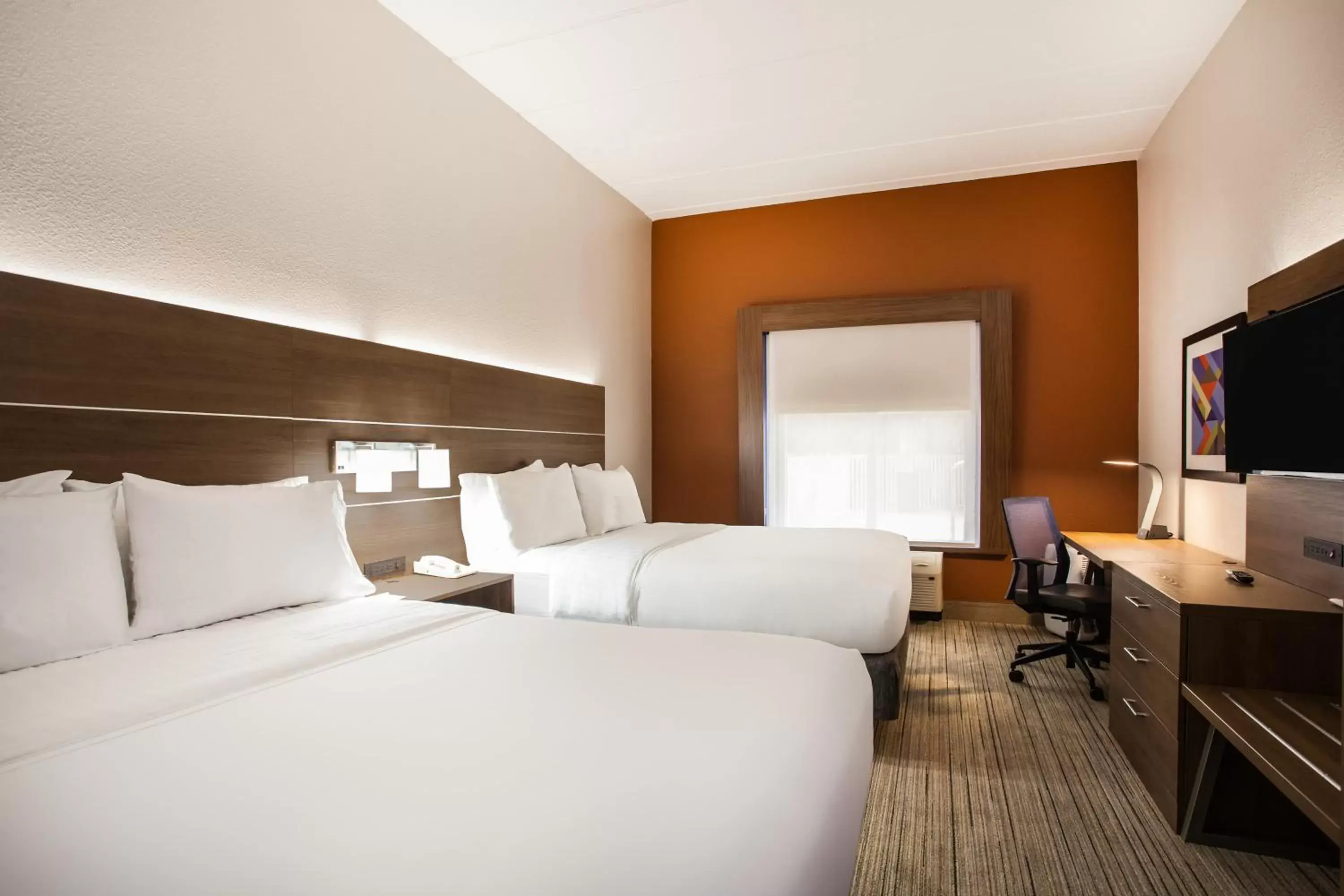 Photo of the whole room, Bed in Holiday Inn Express Hotel & Suites Inverness by IHG Photo of the whole room, Bed in Holiday Inn Express Hotel & Suites Inverness by IHG