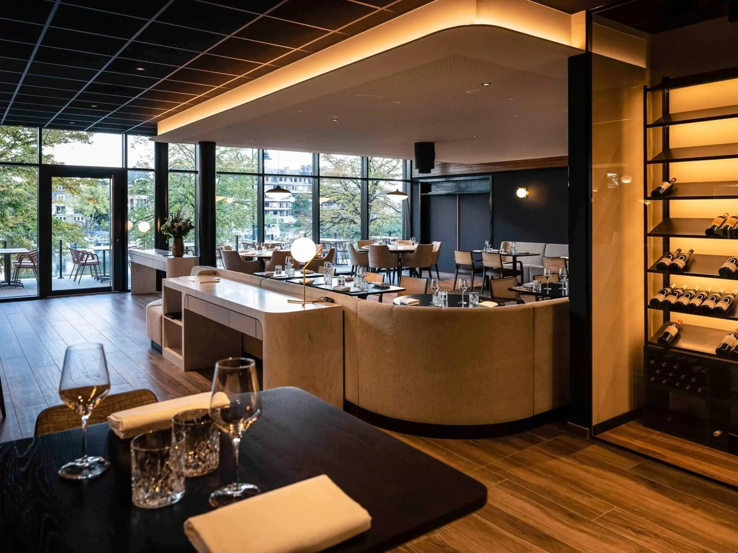 Property building, Restaurant/Places to Eat in Mercure Namur Hotel