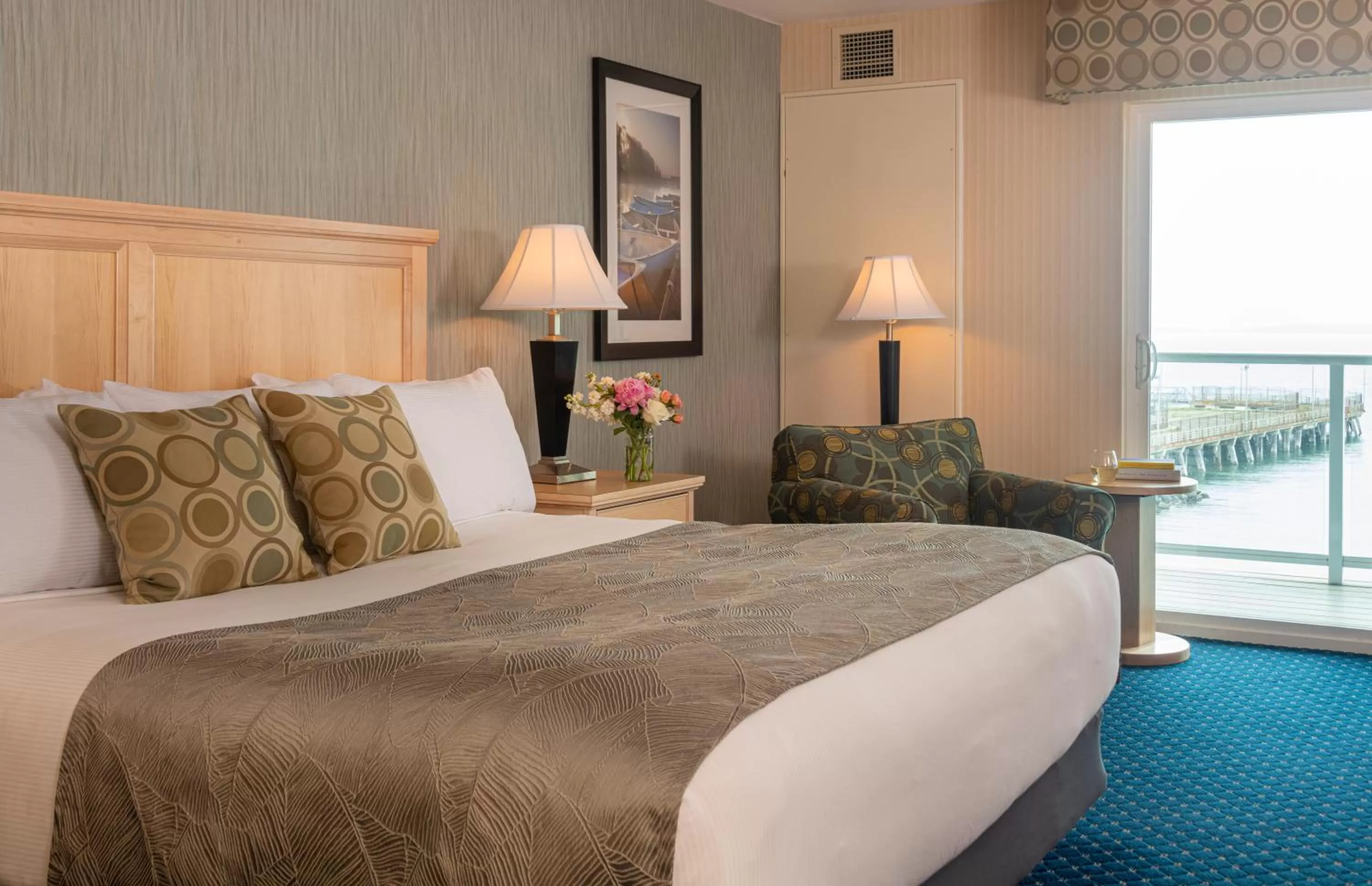 Bed in Atlantic Oceanside Hotel & Conference Center