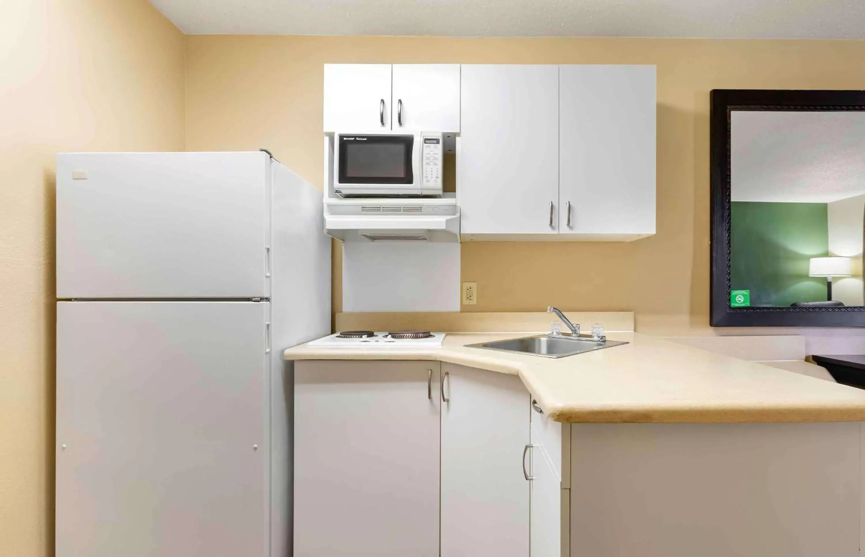 Bedroom, Kitchen/Kitchenette in Extended Stay America Suites - Albuquerque - Rio Rancho