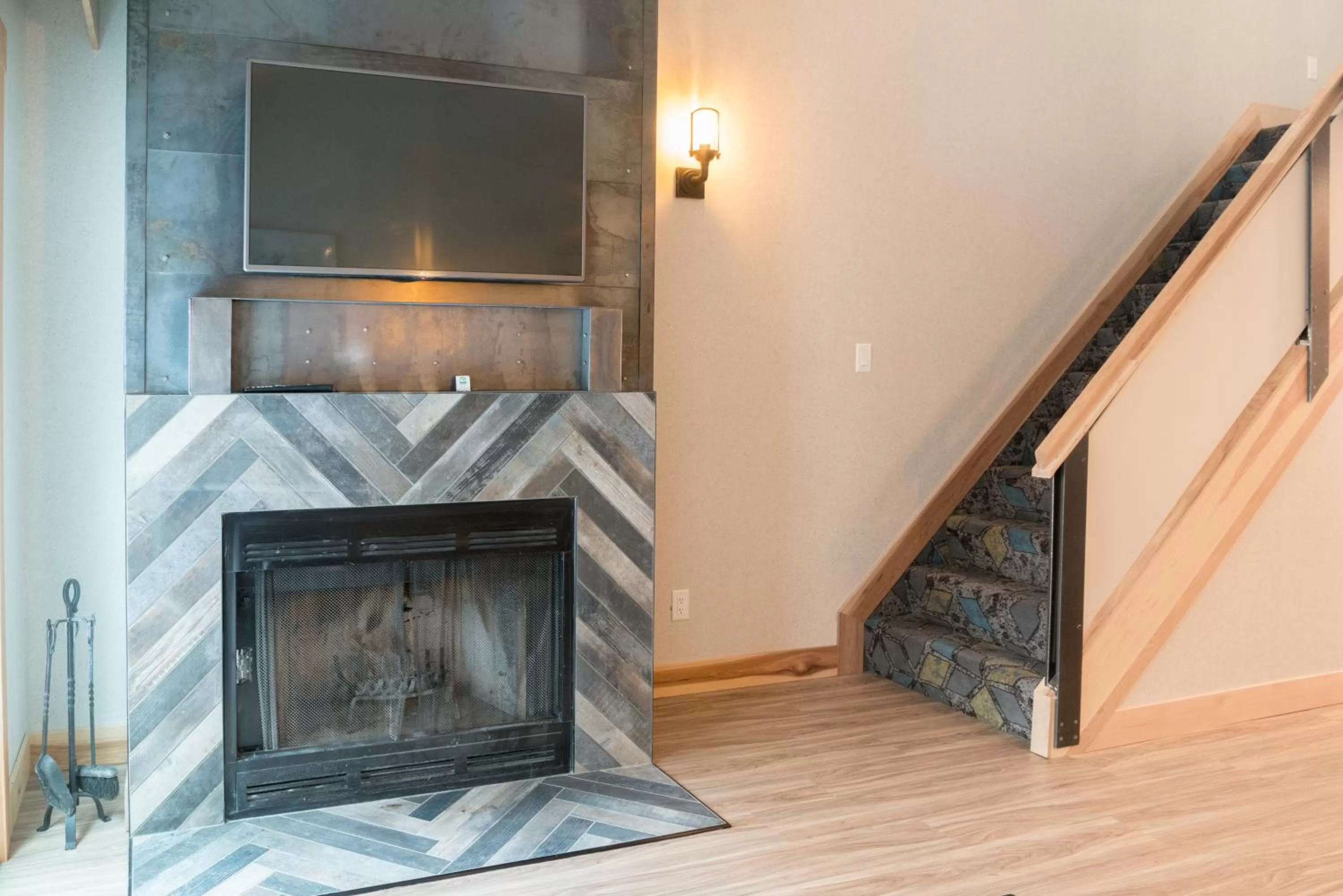 TV and multimedia in Tunnel Mountain Resort