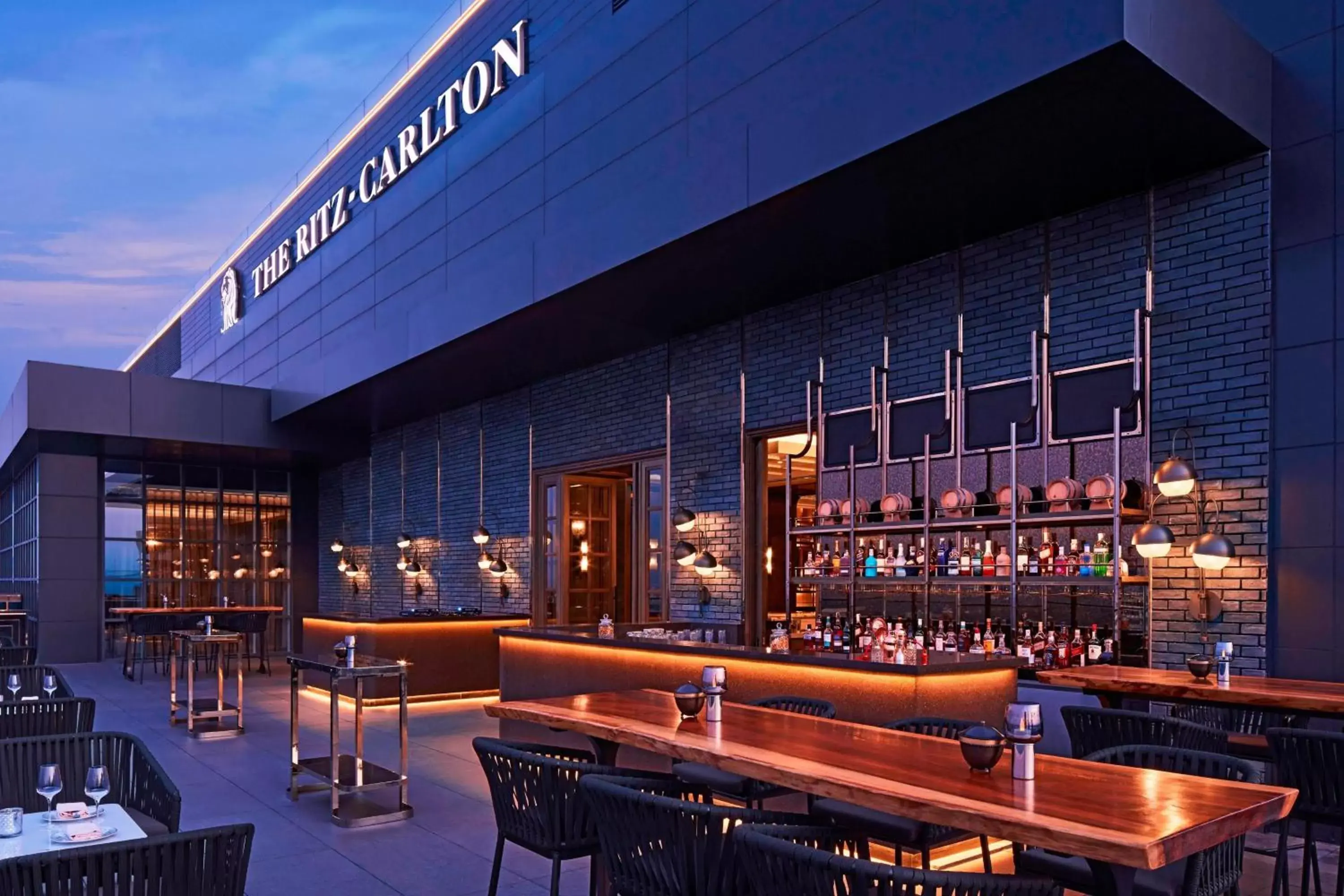 Restaurant/places to eat, Lounge/Bar in The Ritz-Carlton, Pune