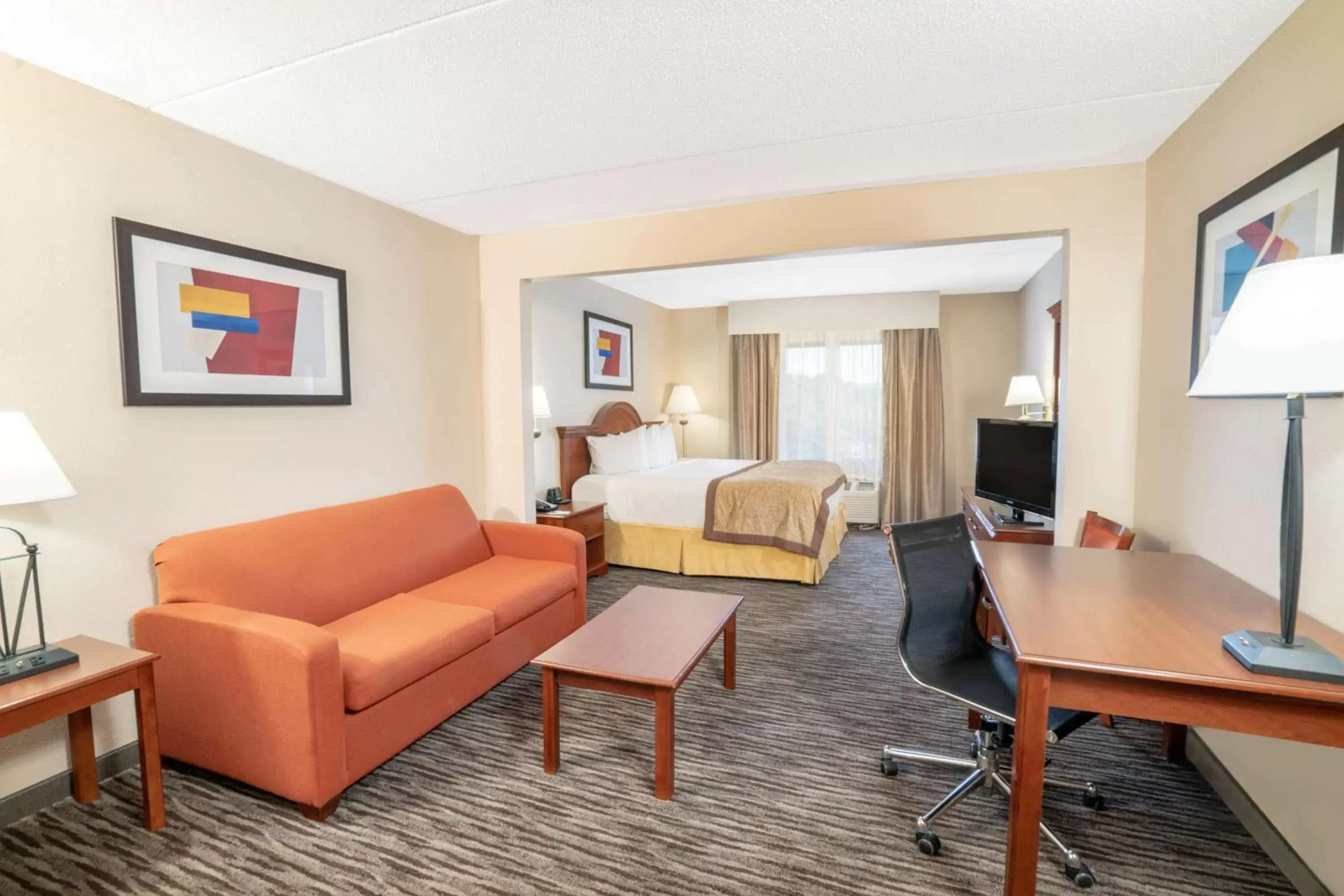 Photo of the whole room, Seating Area in Wingate by Wyndham Charlotte Airport