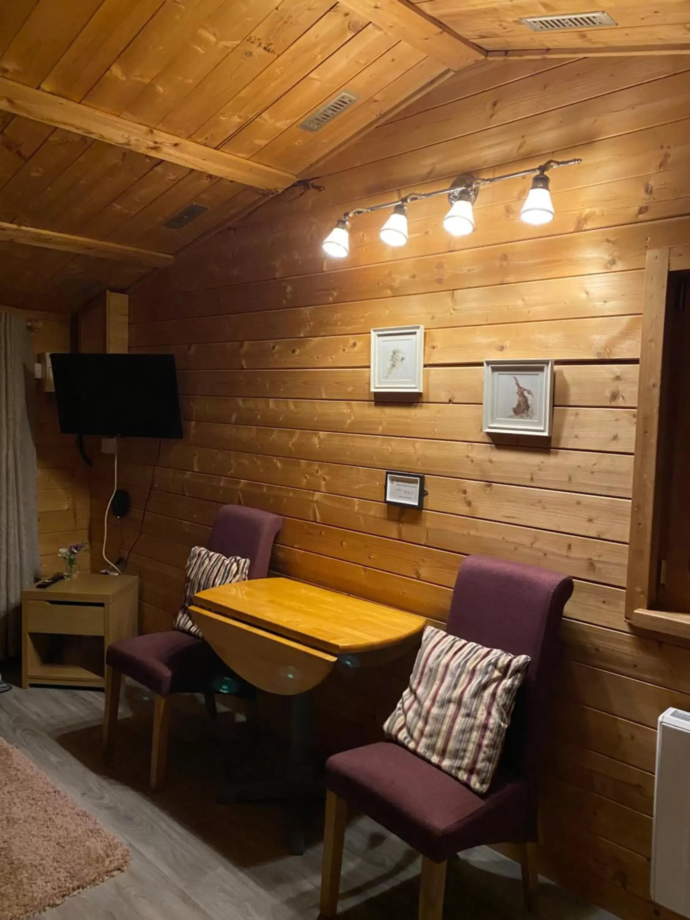 Living room, Seating Area in West View Lodge