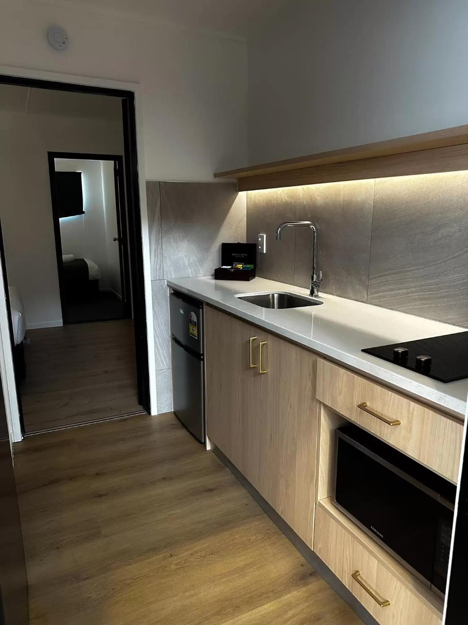 Kitchen or kitchenette, Kitchen/Kitchenette in Burwood Motel