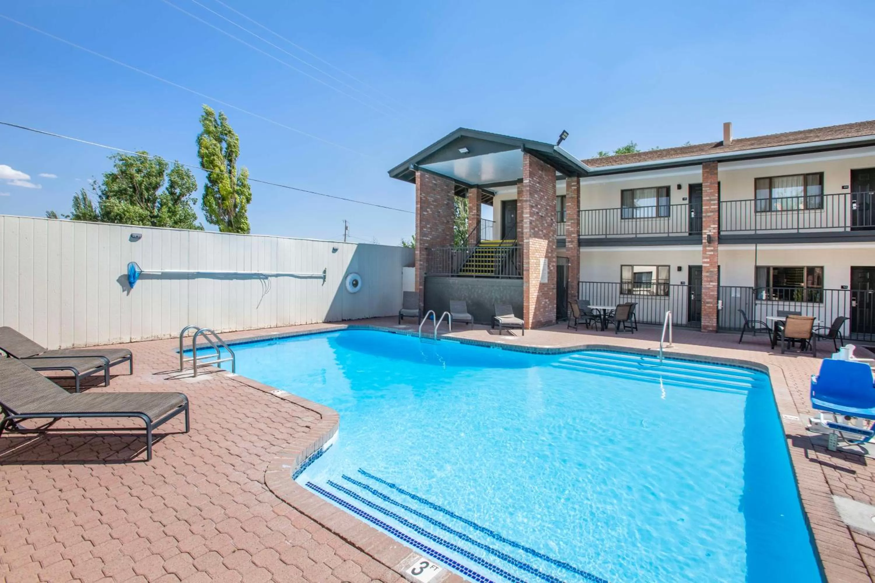 Pool view in Best Western Arizonian Inn