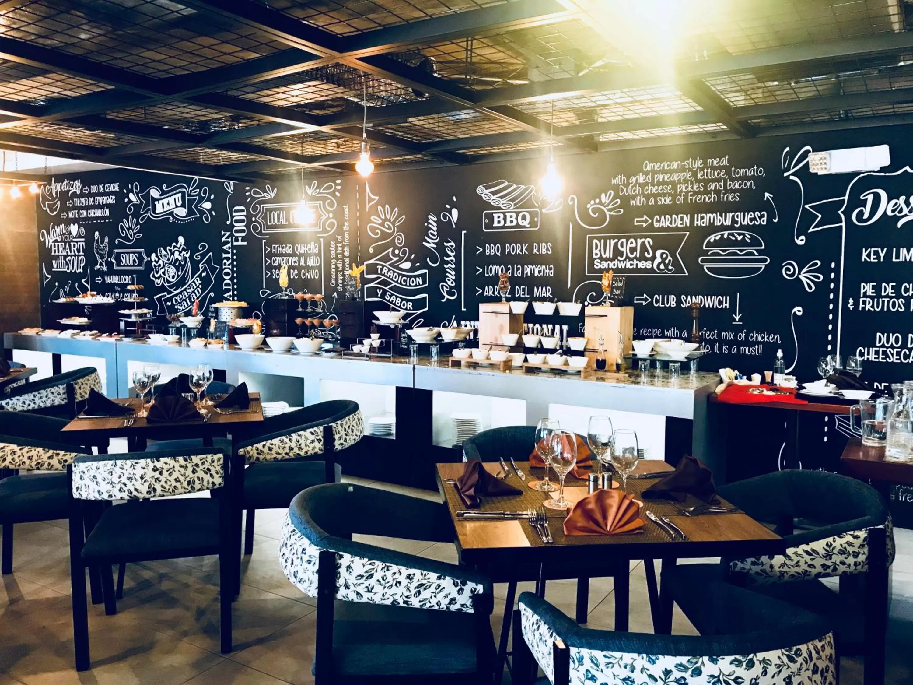 Restaurant/places to eat in Wyndham Garden Quito