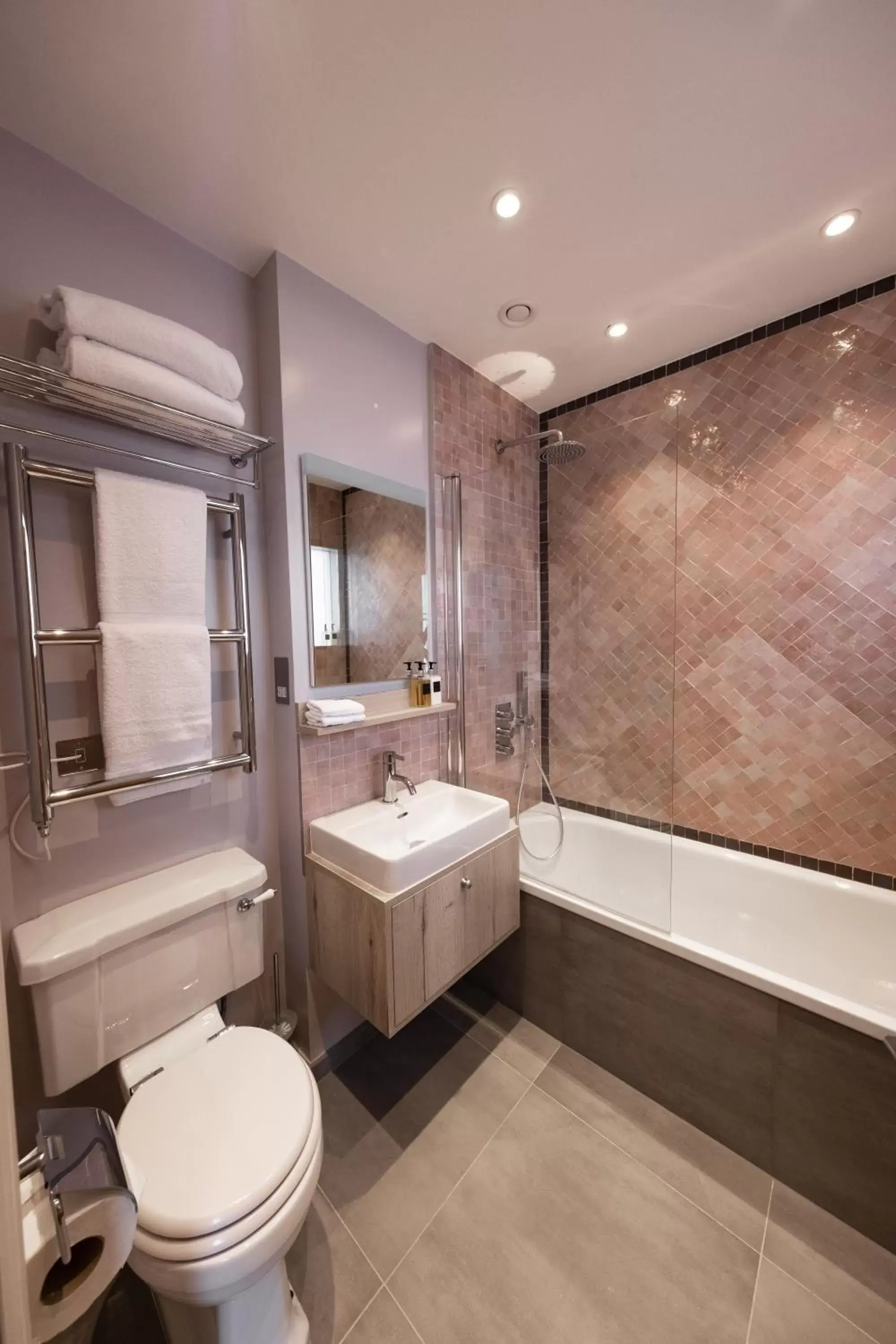 Shower, Bathroom in The Kings Arms