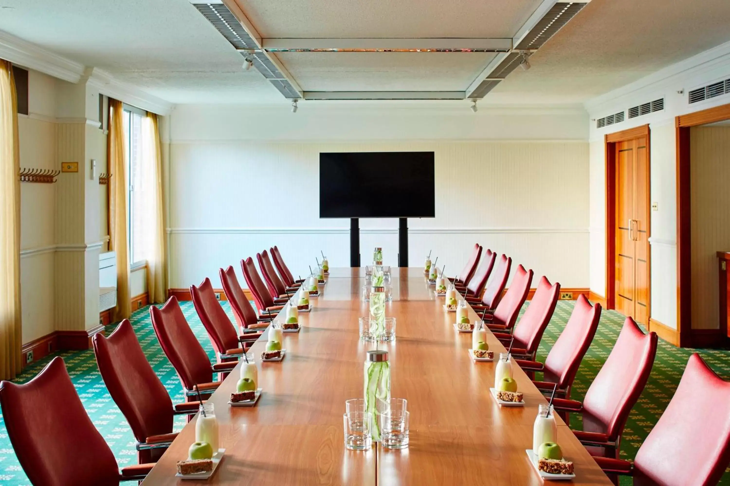 Meeting/conference room in Delta Hotels by Marriott Heathrow Windsor