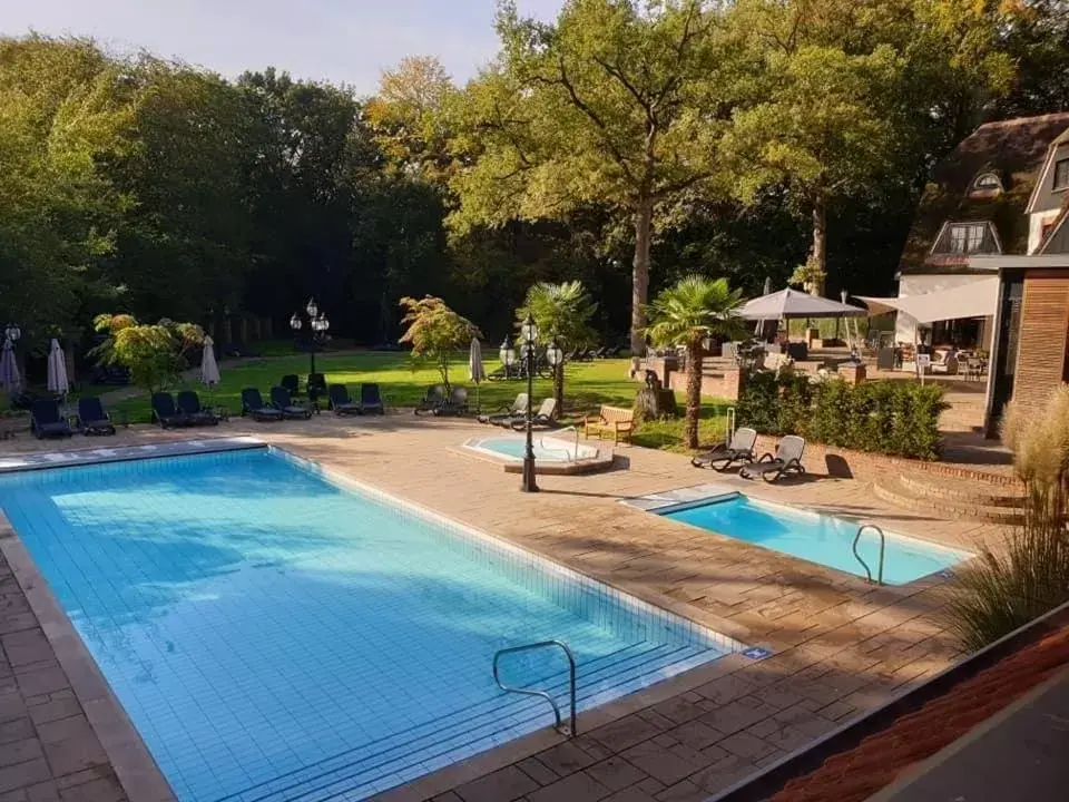 Swimming Pool in Huize Hölterhof Wellness Hotel Restaurant