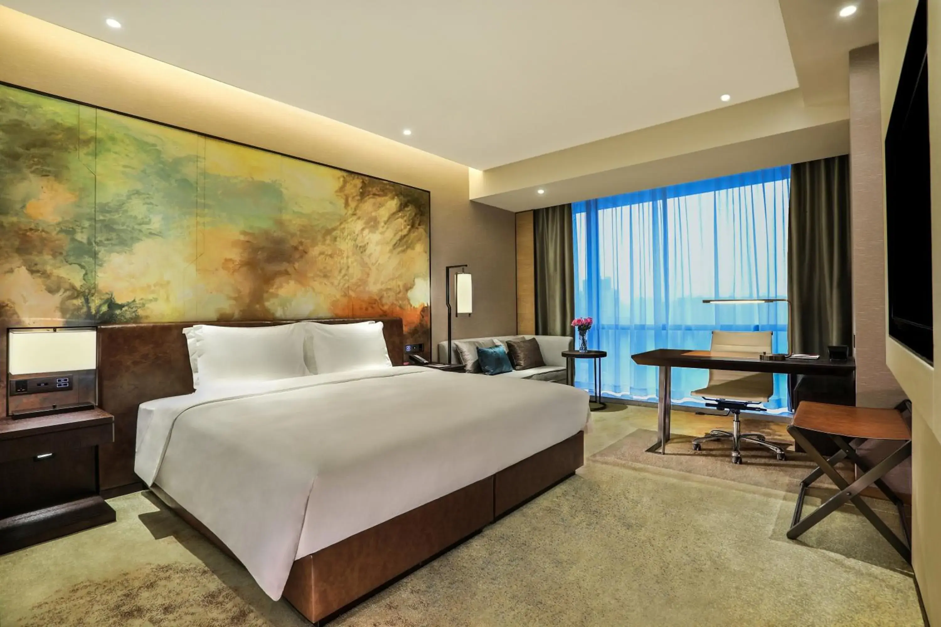 Photo of the whole room, Bed in Crowne Plaza Chengdu Wenjiang, an IHG Hotel