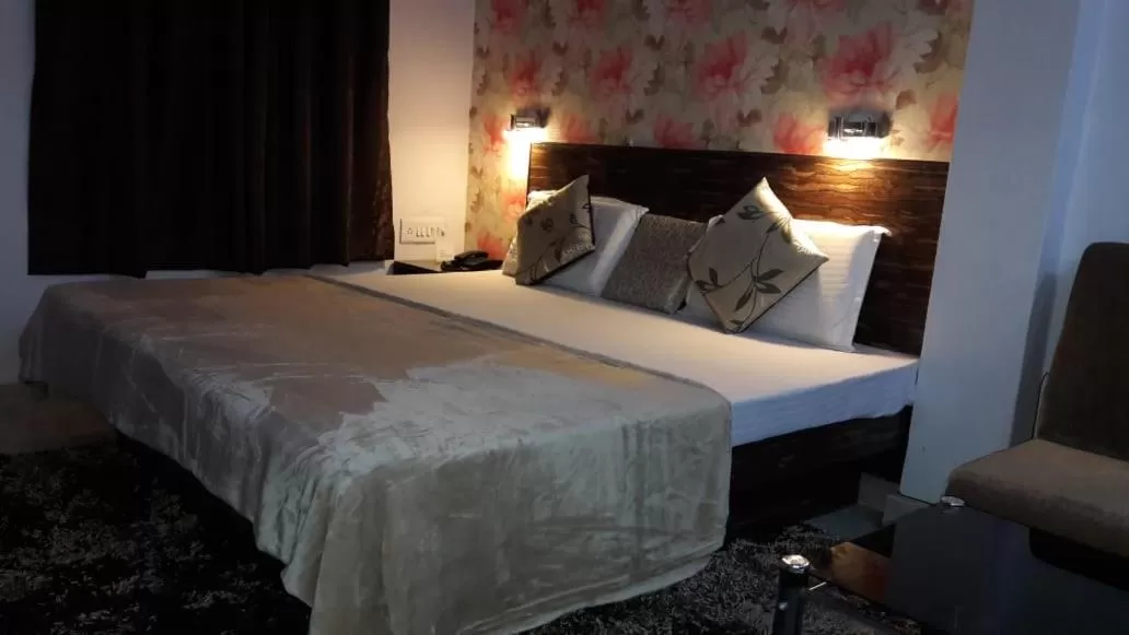 Bed in Hotel Kanha Inn Charbagh