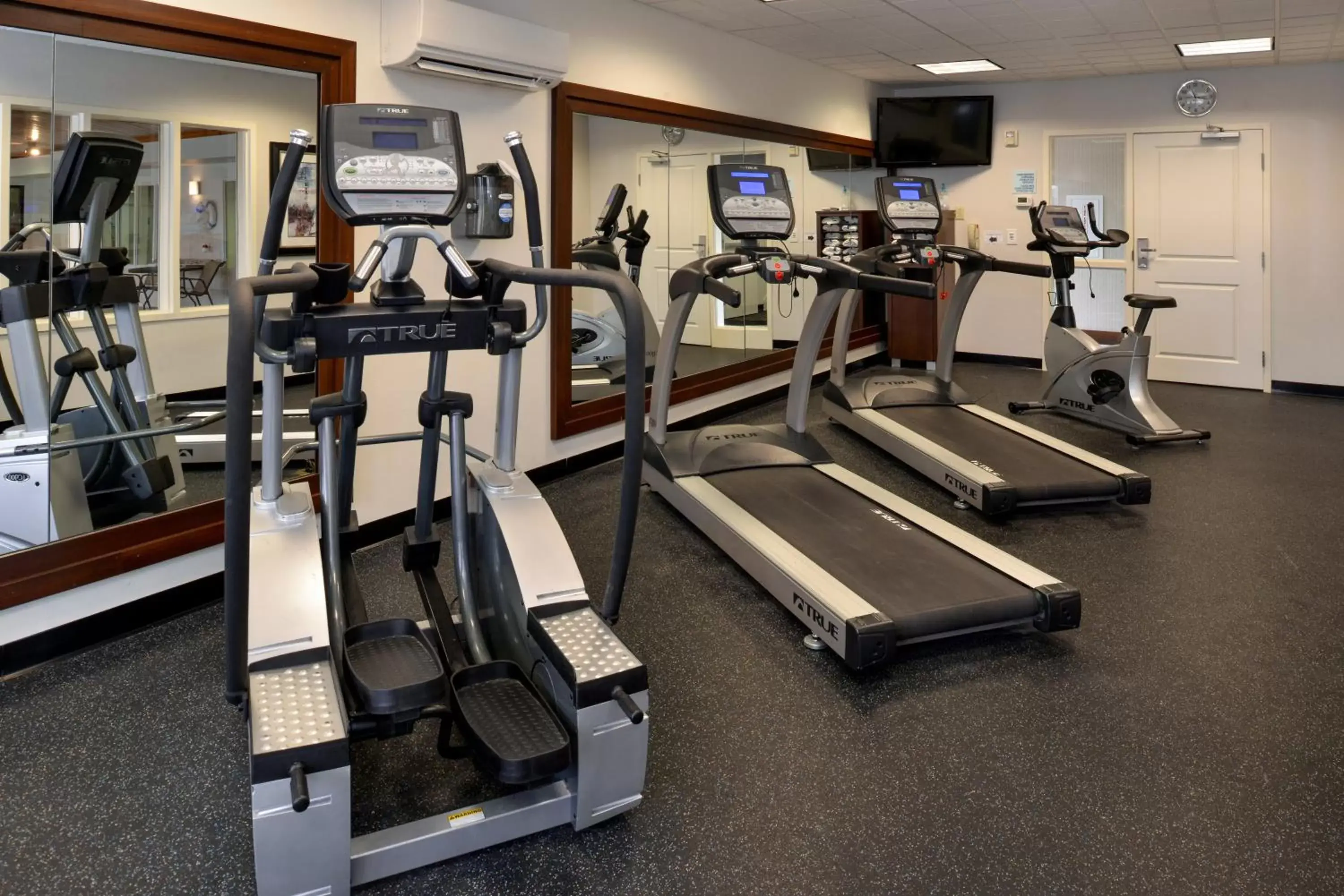 Fitness centre/facilities, Fitness Center/Facilities in Holiday Inn Express & Suites Greenfield, an IHG Hotel