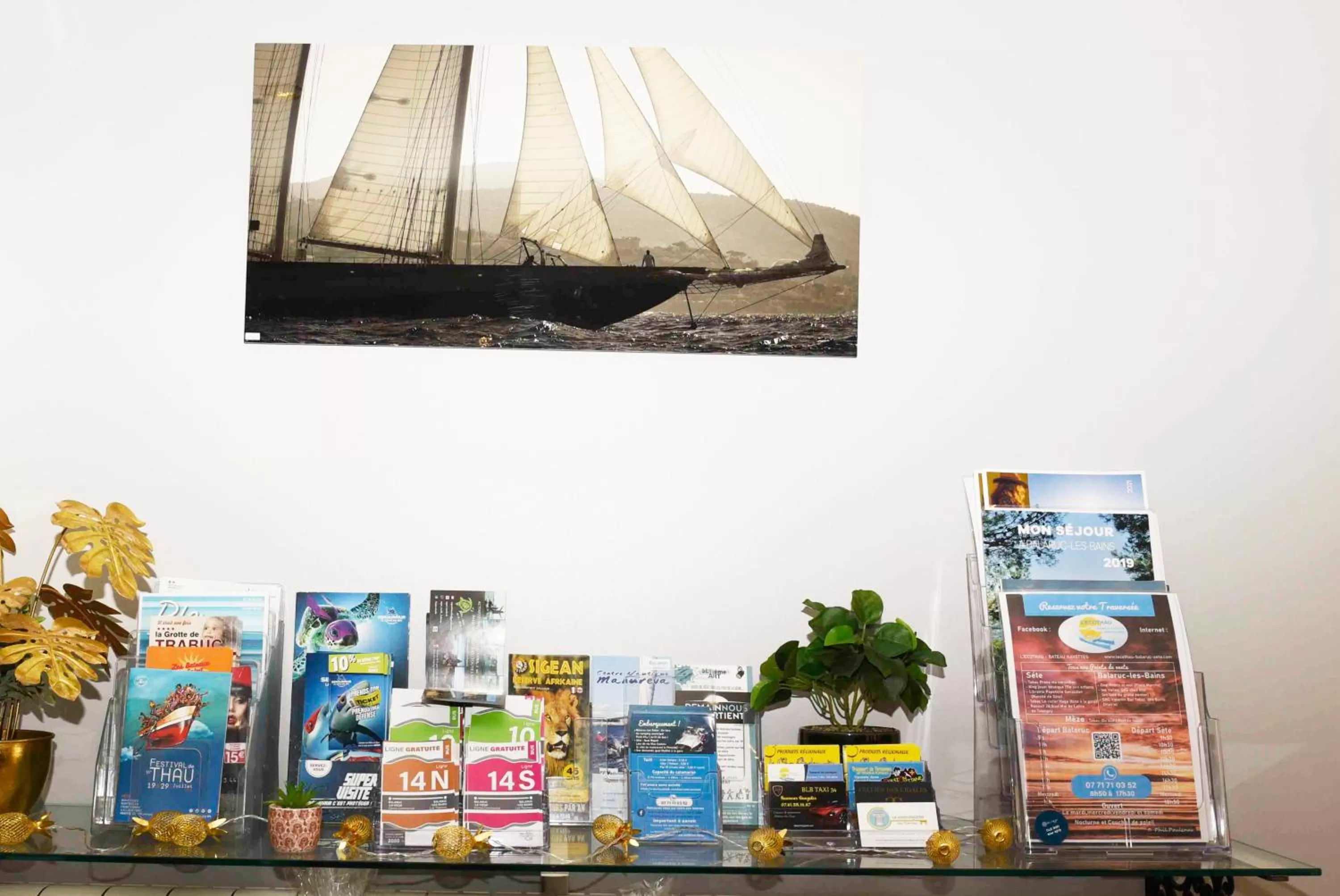 On-site shops in Azur Hôtel