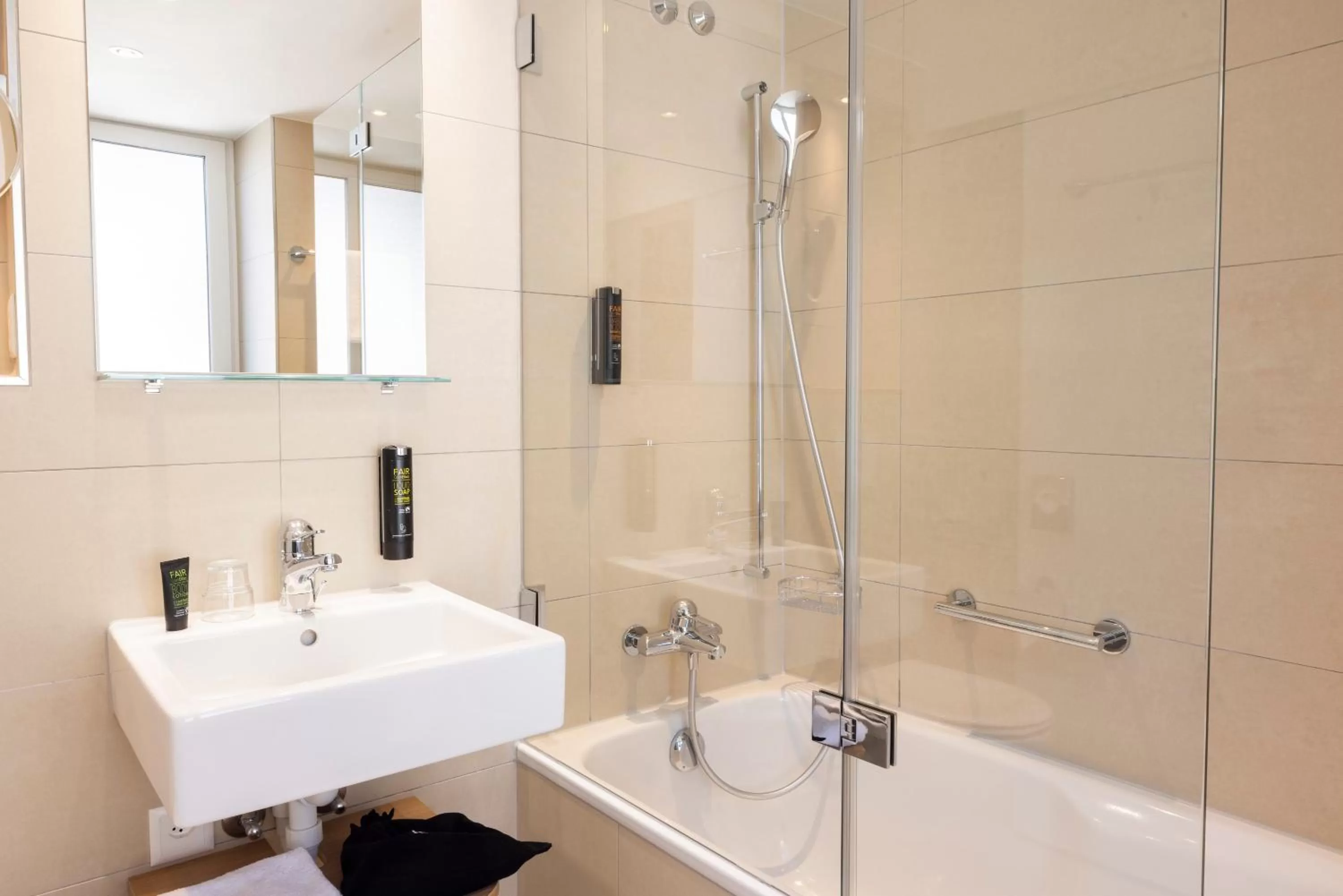 Bathroom in Fred Hotel Zürich Hauptbahnhof