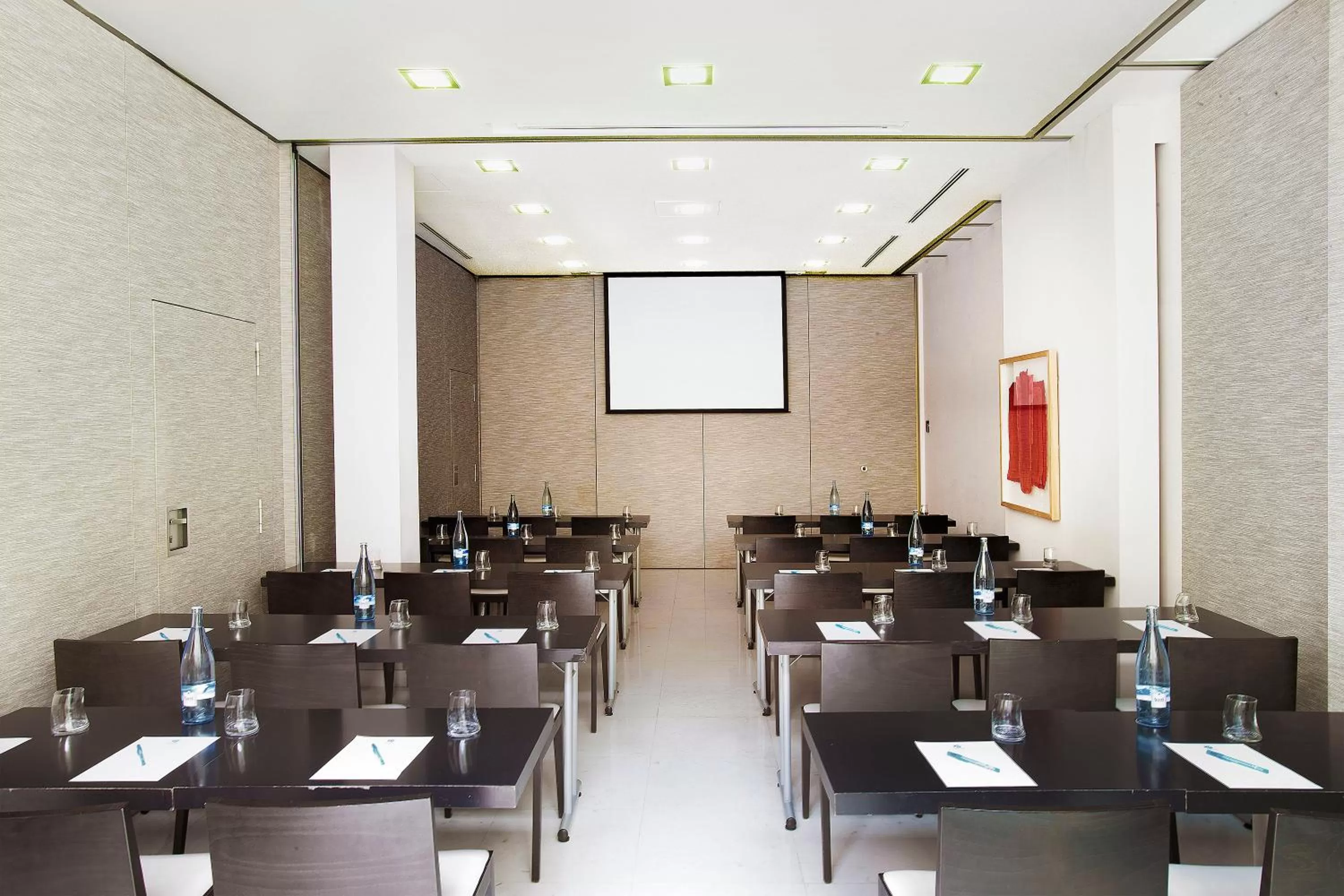 Restaurant/places to eat in Grupotel Gran Via 678