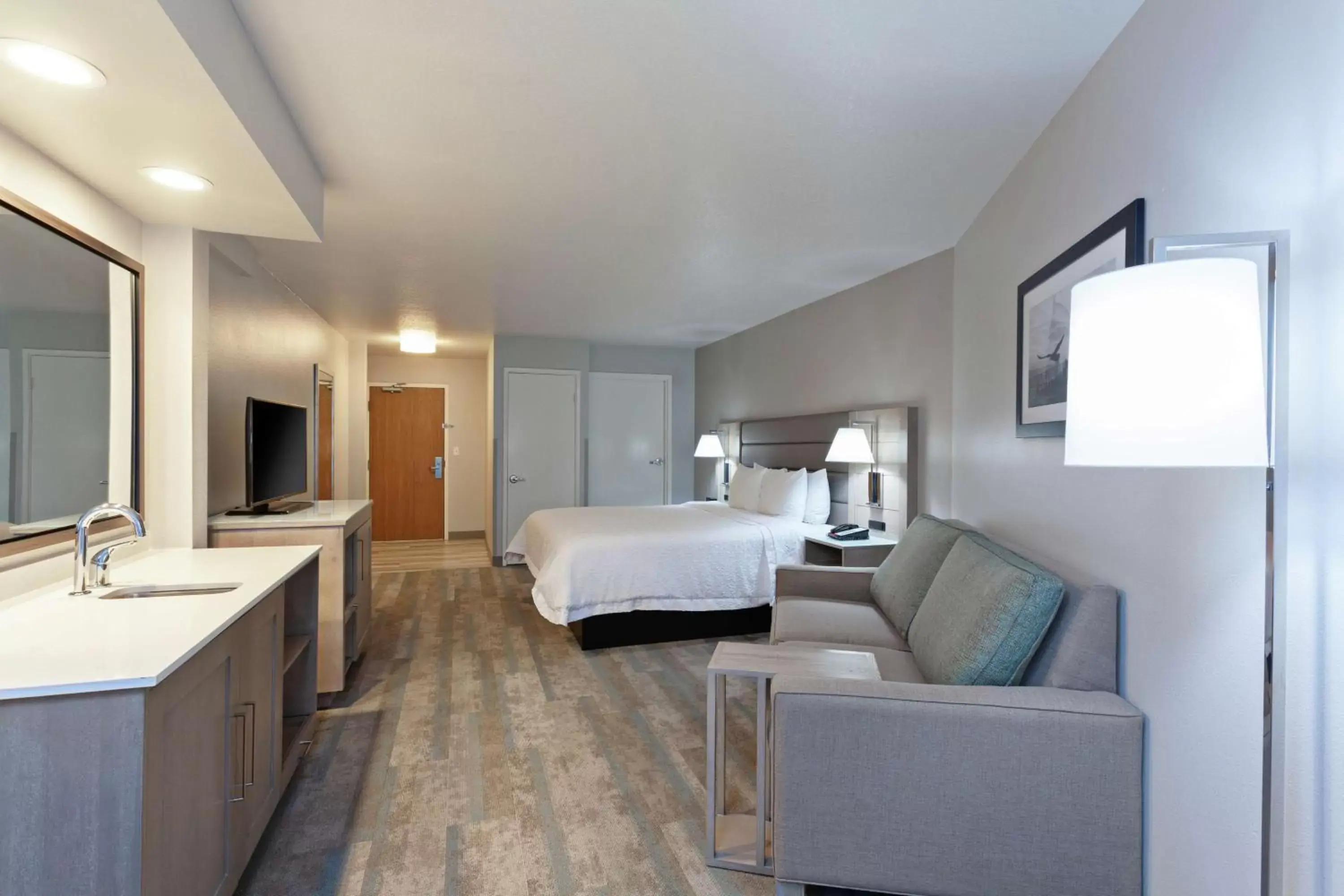 Bedroom in Hampton Inn & Suites Hermosa Beach