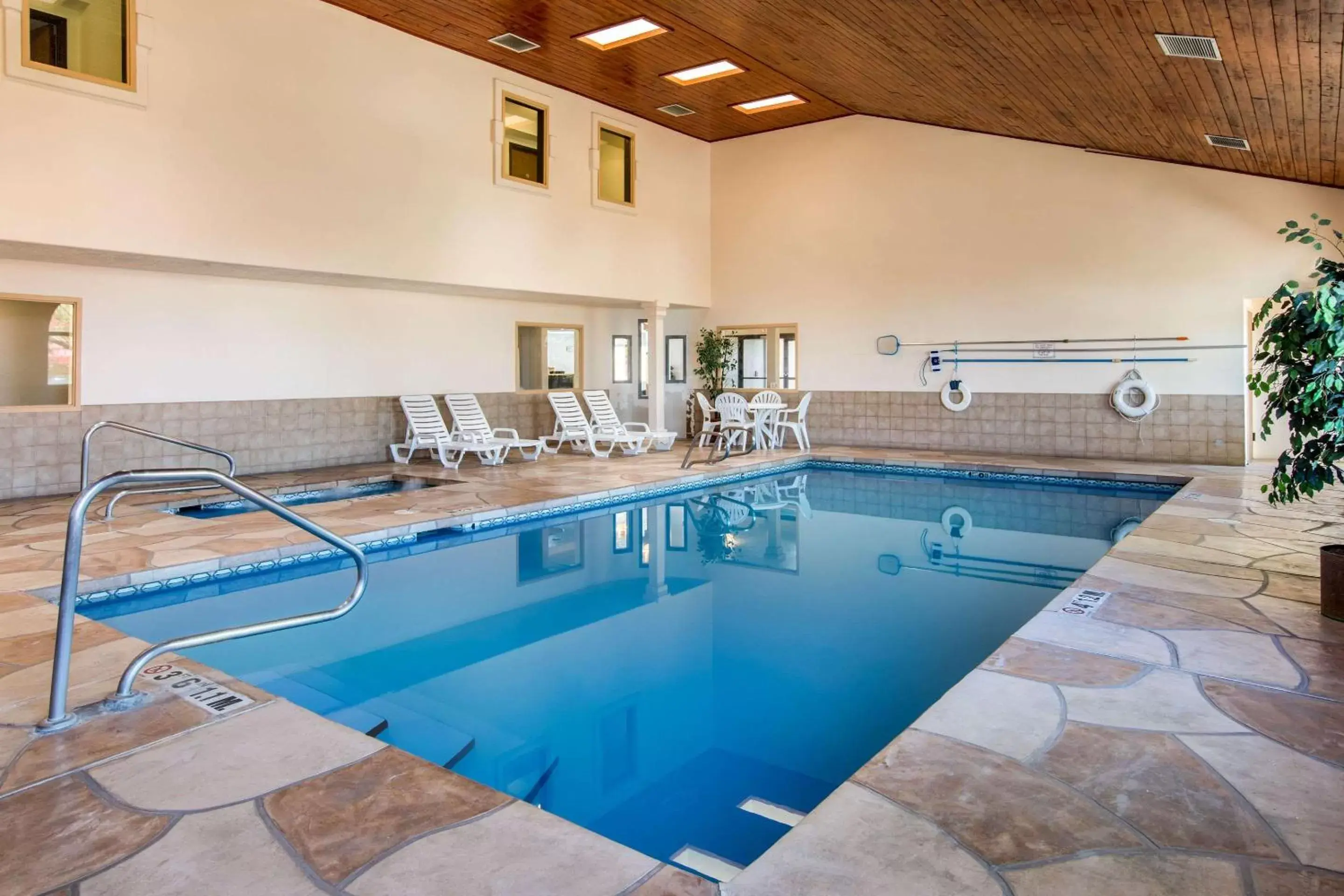 On site, Swimming Pool in Quality Inn & Suites Albuquerque North near Balloon Fiesta Park