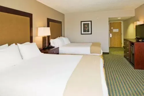 Bed in Holiday Inn Express Cape Coral-Fort Myers Area, an IHG Hotel