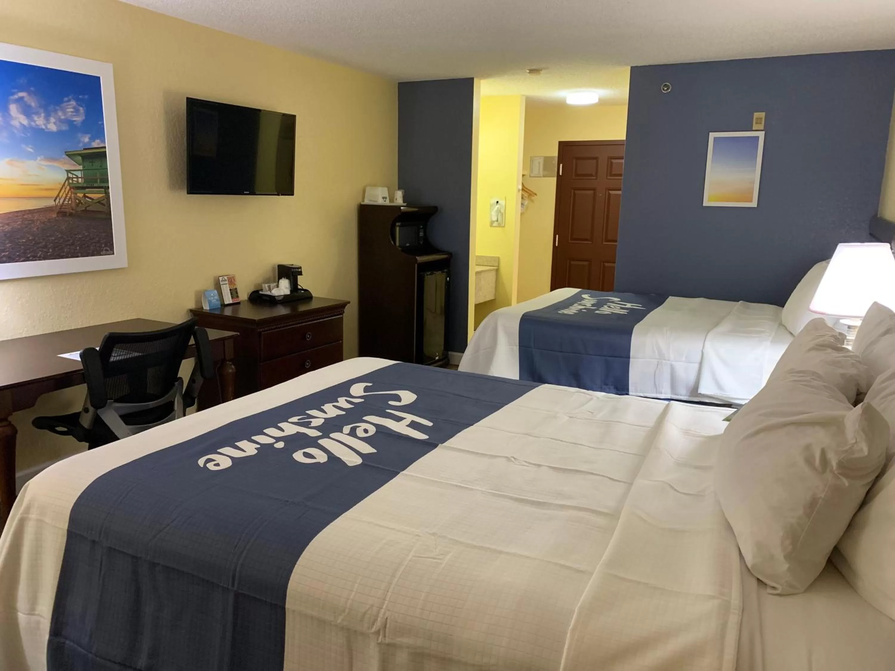 Queen Room with Two Queen Beds and Bath Tub - Mobility/Hearing Access - Non-Smoking in Days Inn by Wyndham Sarasota I-75
