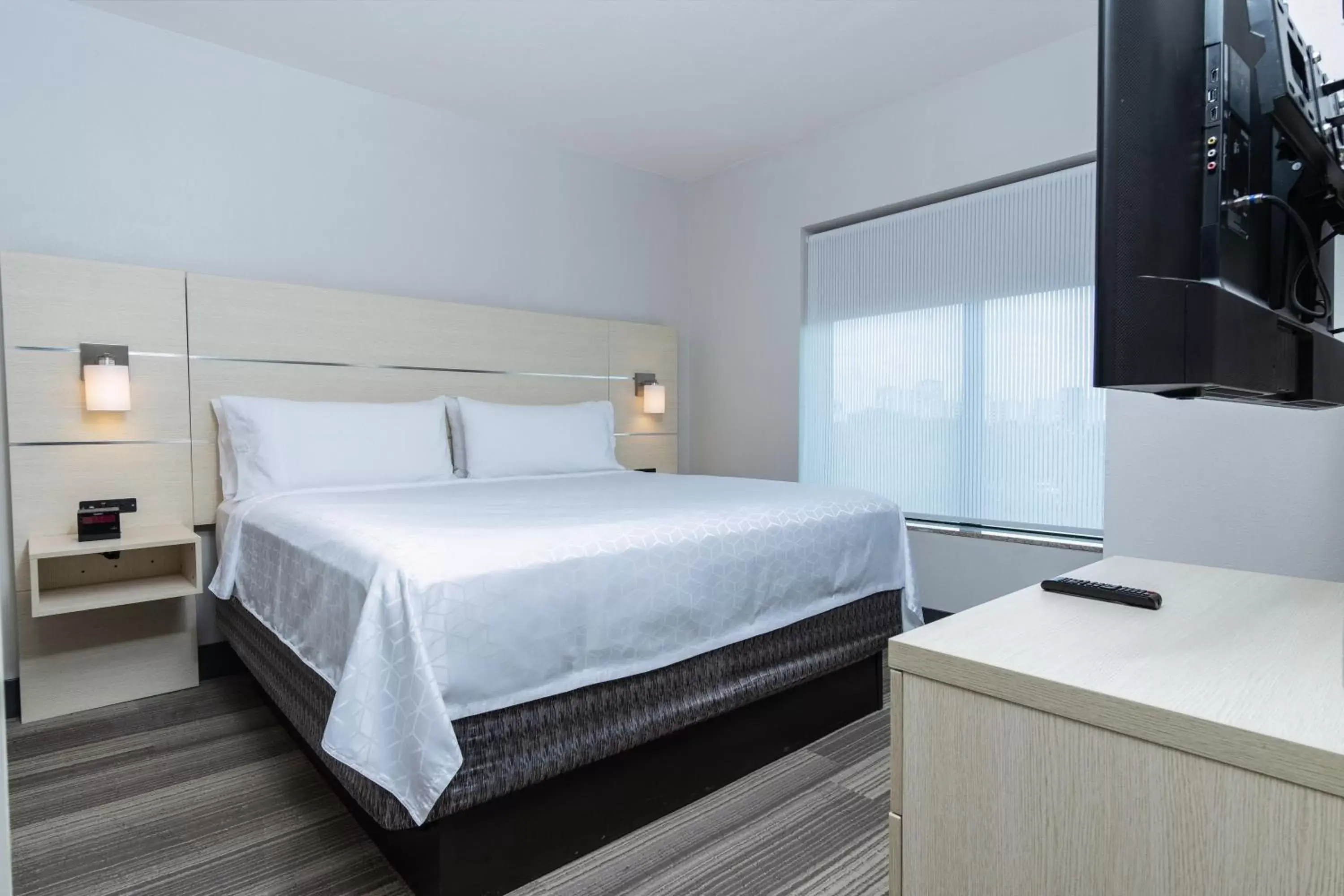 Bedroom, Bed in Holiday Inn Express-International Drive, an IHG Hotel