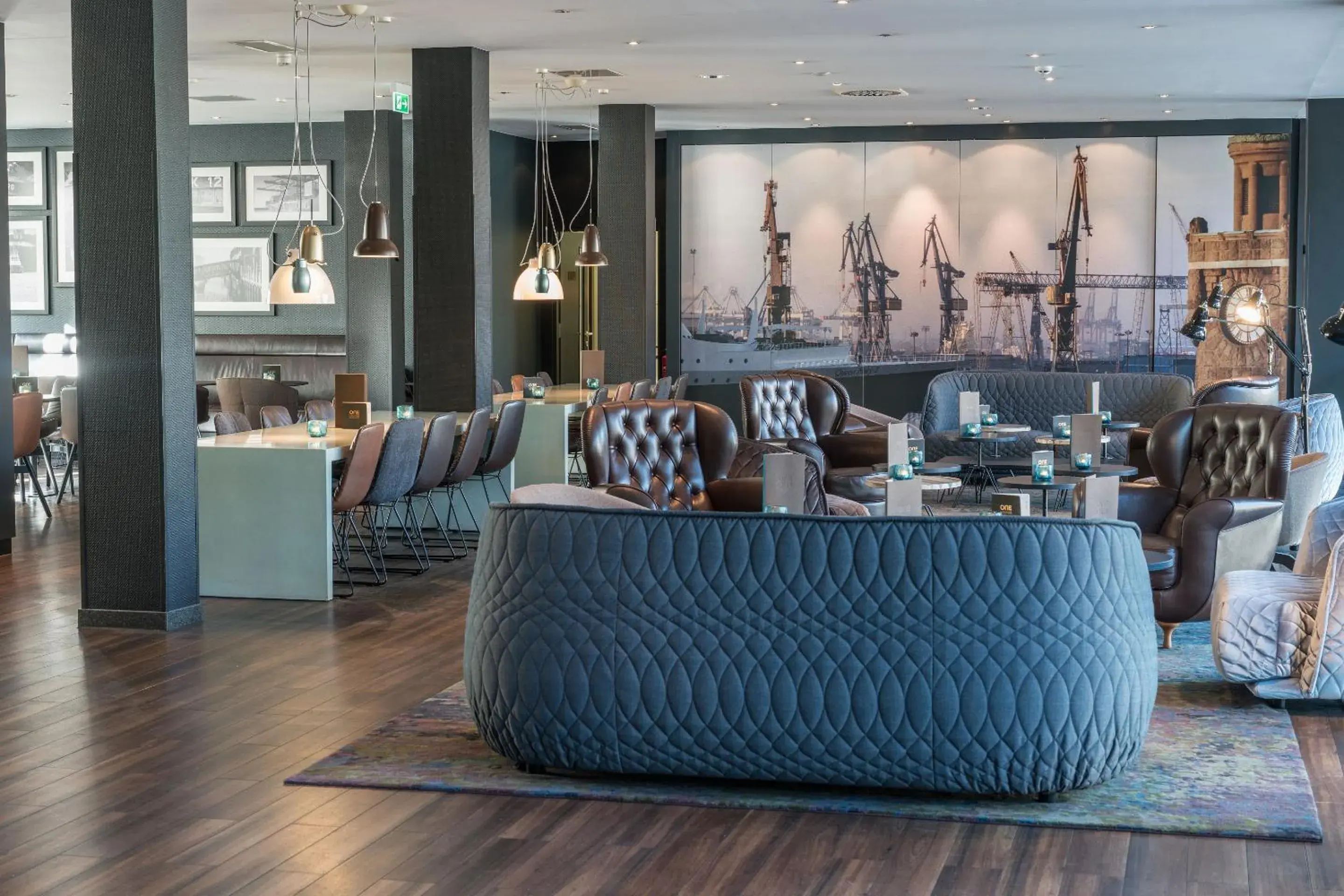 Lounge or bar in Motel One Hamburg-Altona