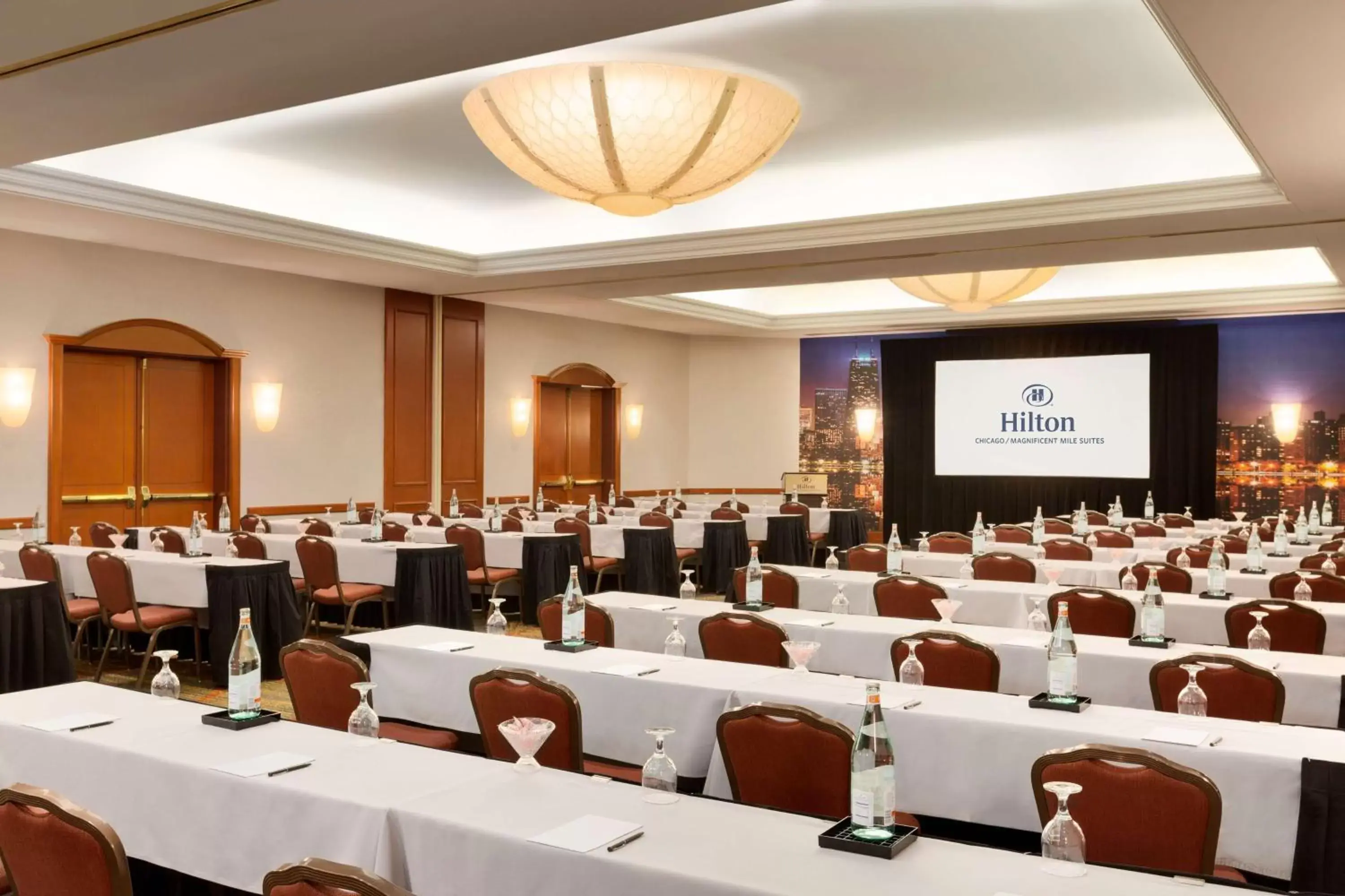 Meeting/conference room in Hilton Chicago Magnificent Mile Suites