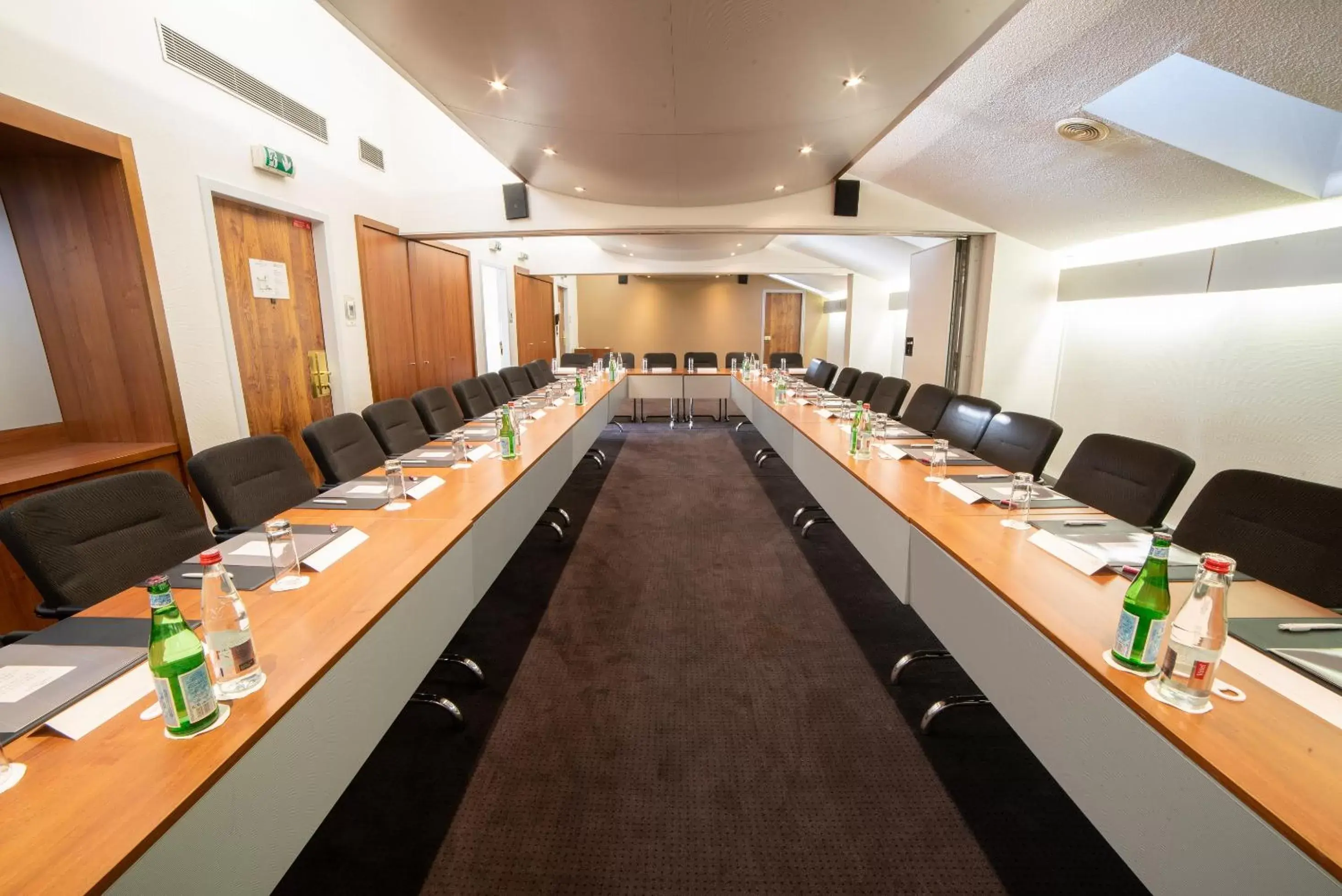 Meeting/conference room in Plaza Hotel Capitole Toulouse - Anciennement-formerly CROWNE PLAZA