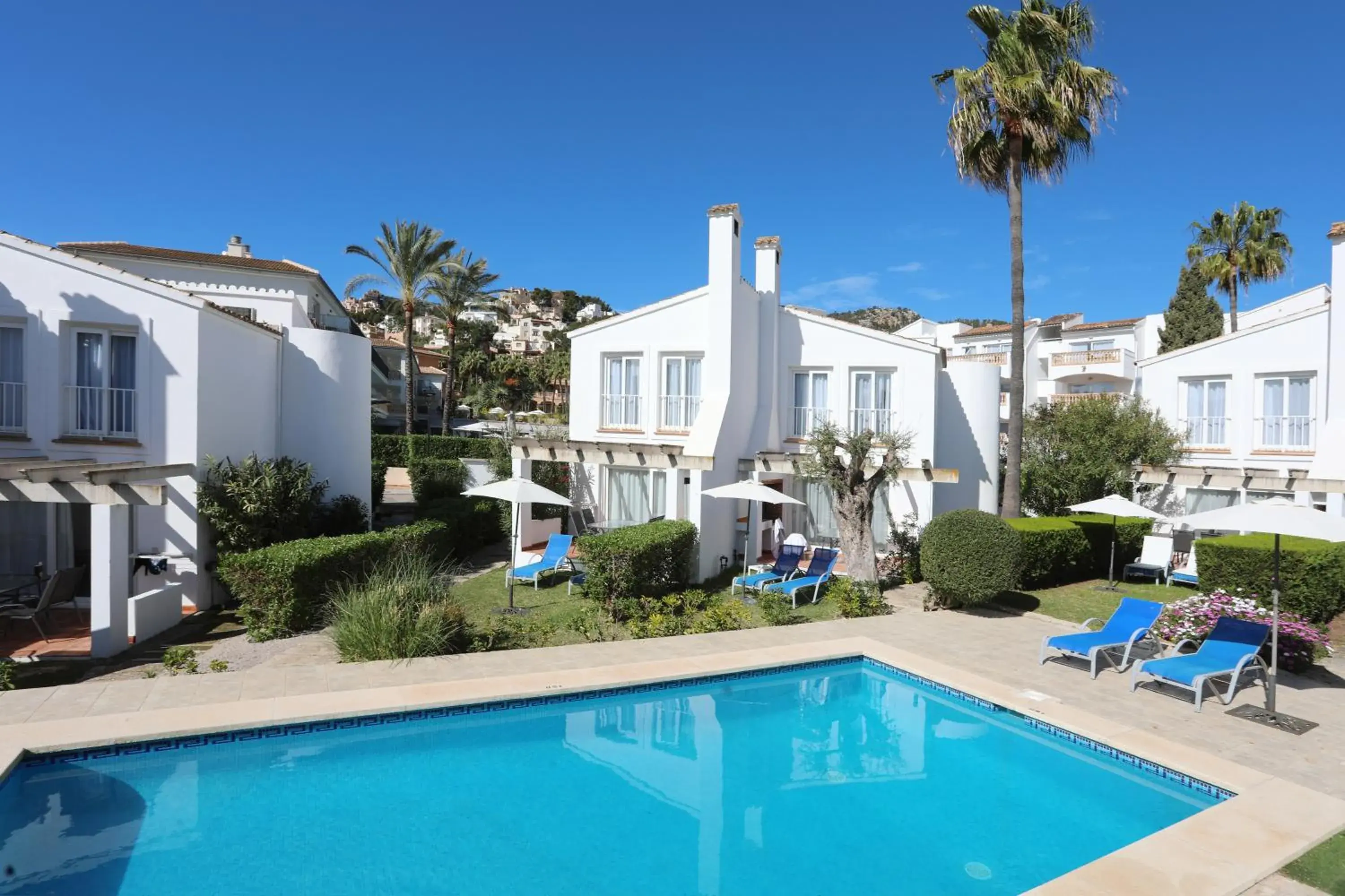 Property building, Swimming Pool in Hotel La Pergola Mallorca