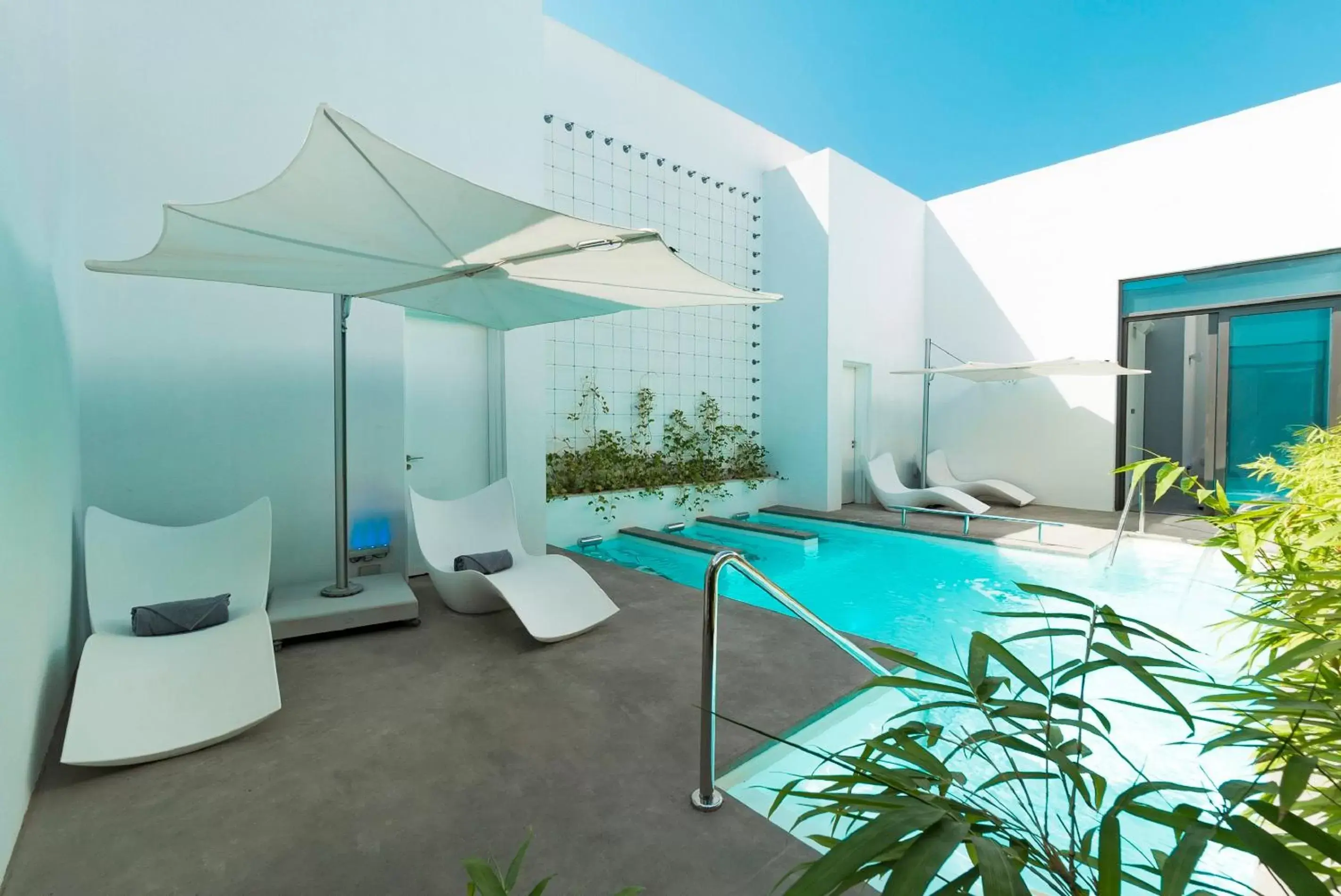 Massage, Swimming Pool in Nikki Beach Resort & Spa Dubai