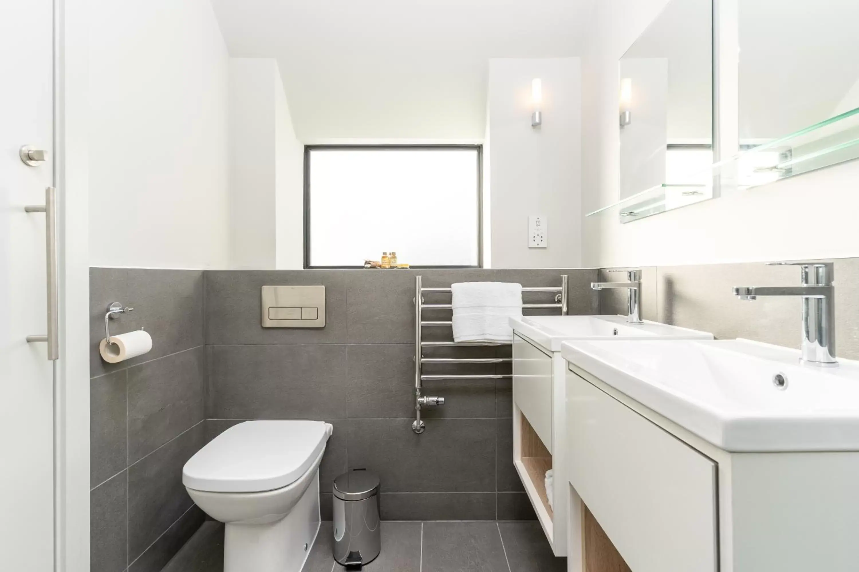 Toilet, Bathroom in The Roost on Rock Road