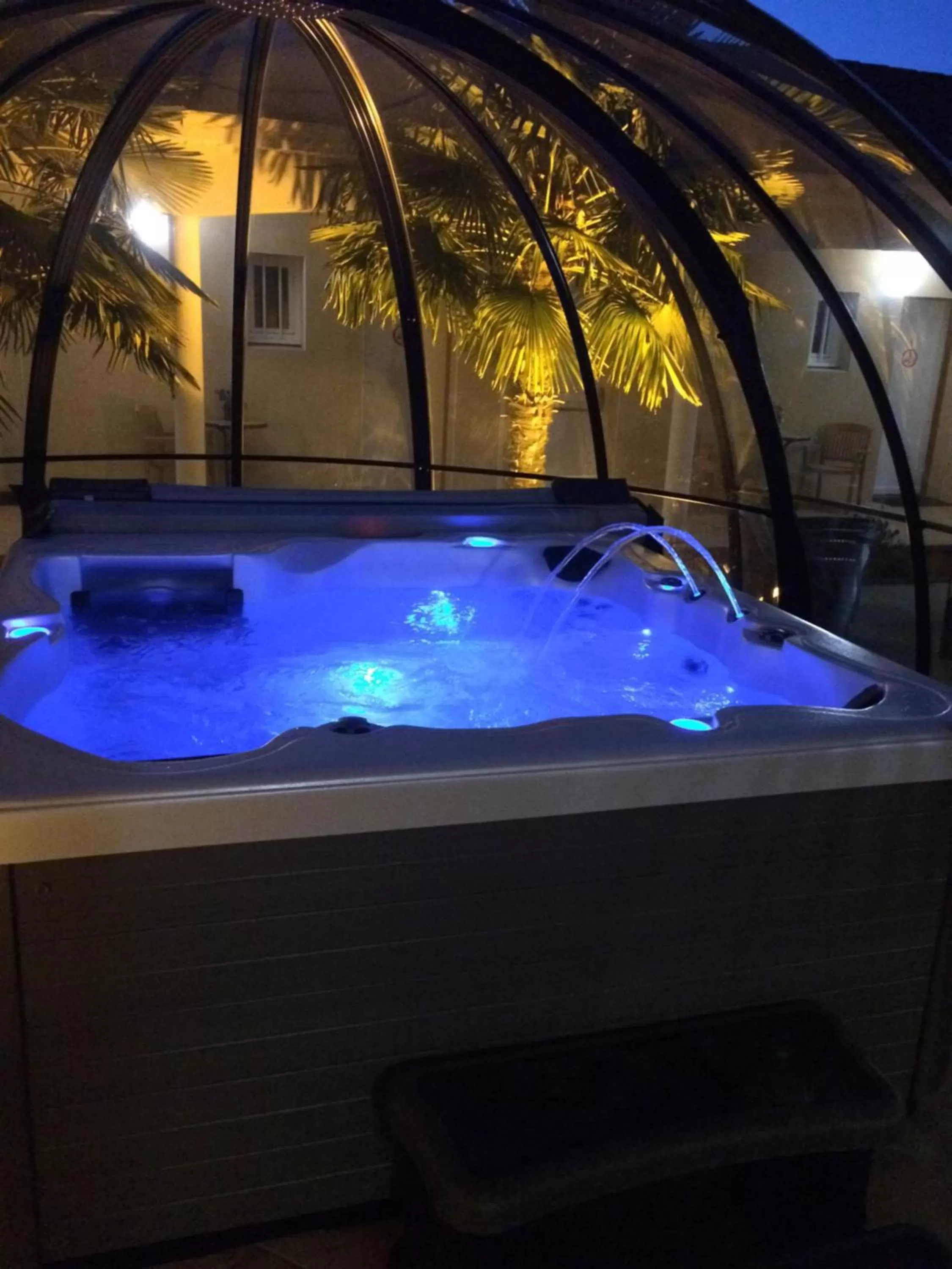 Hot Tub in La Closerie, Nantes Nord