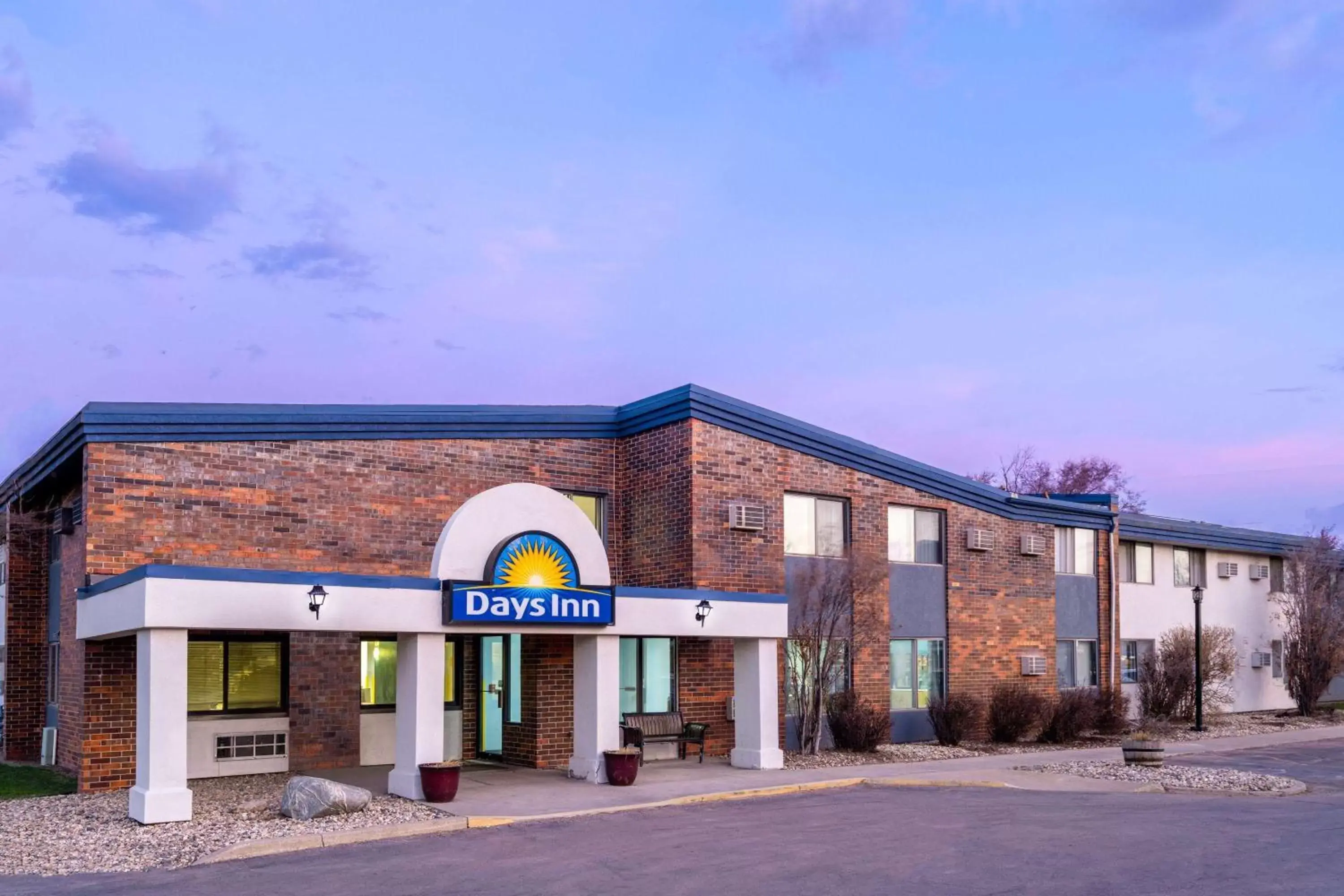 Property Building in Days Inn by Wyndham Sioux Falls Airport