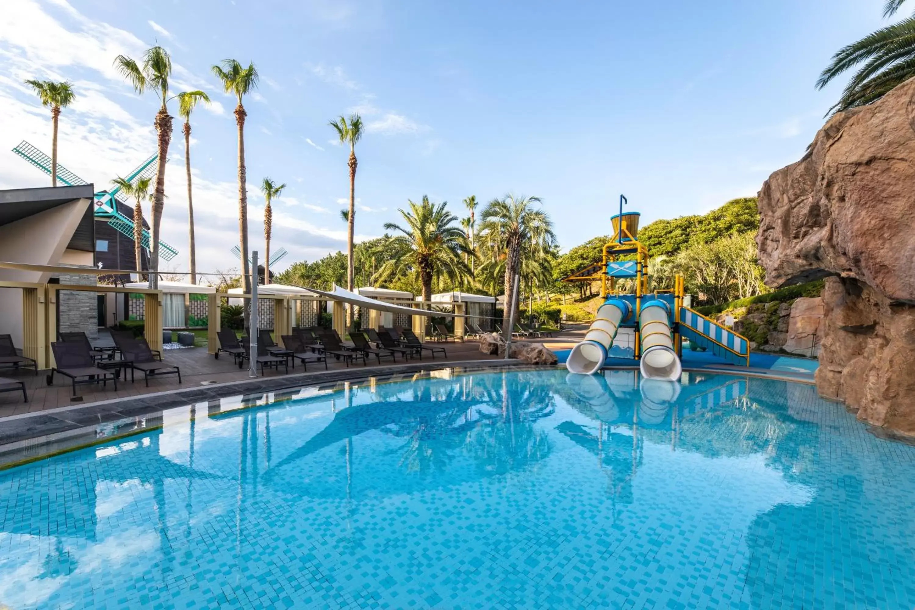 Swimming Pool in Lotte Hotel Jeju