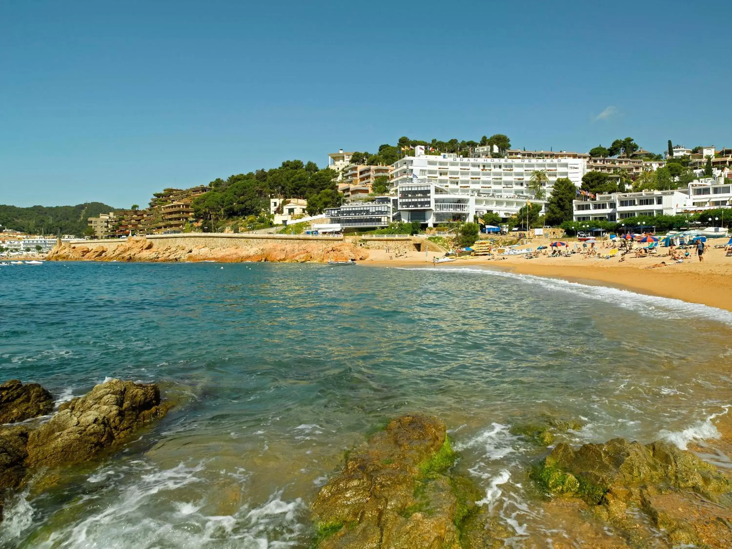 Facade/entrance, Beach in Gran Hotel Reymar