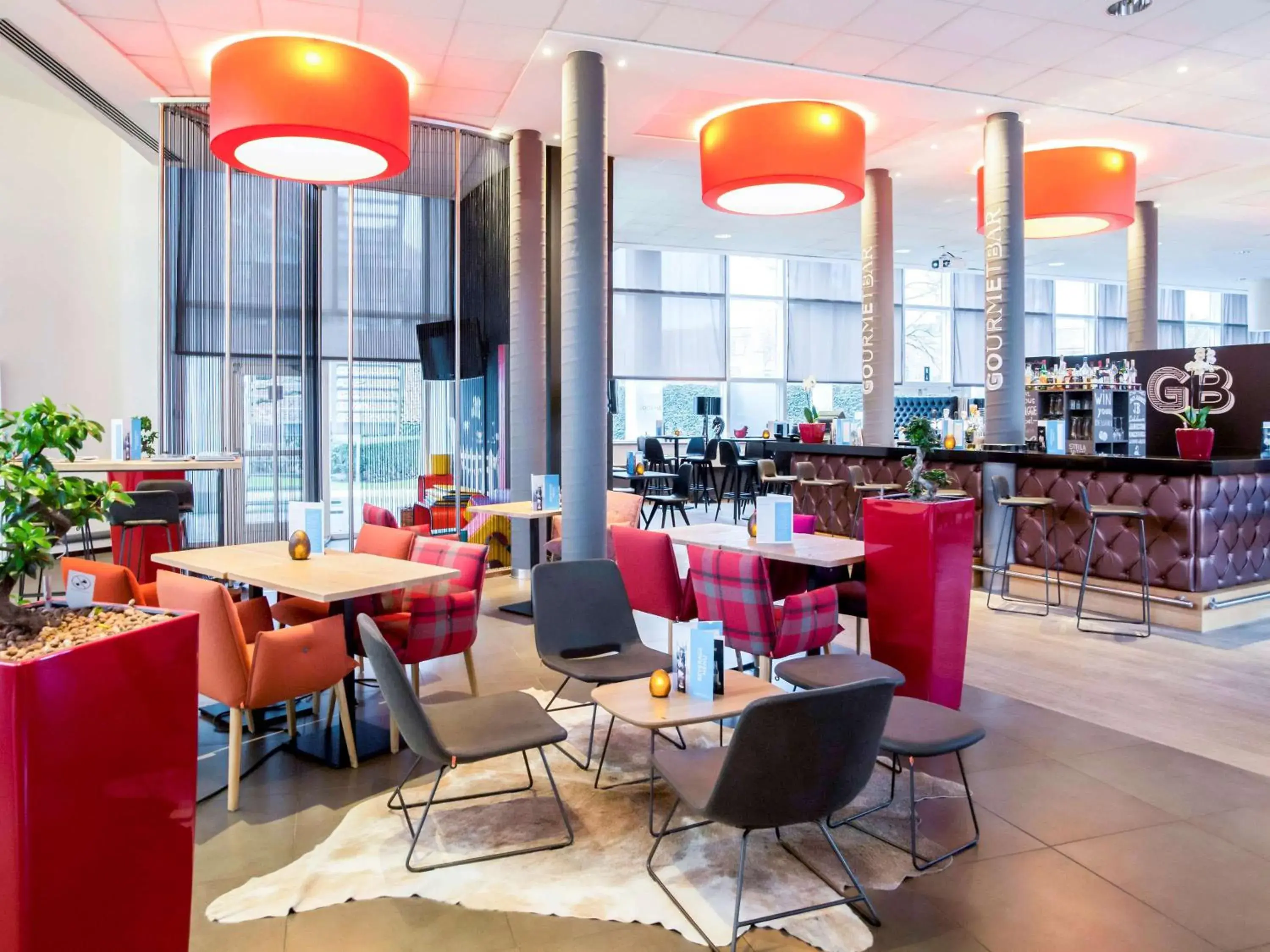 Property building, Restaurant/Places to Eat in Novotel Brugge Centrum