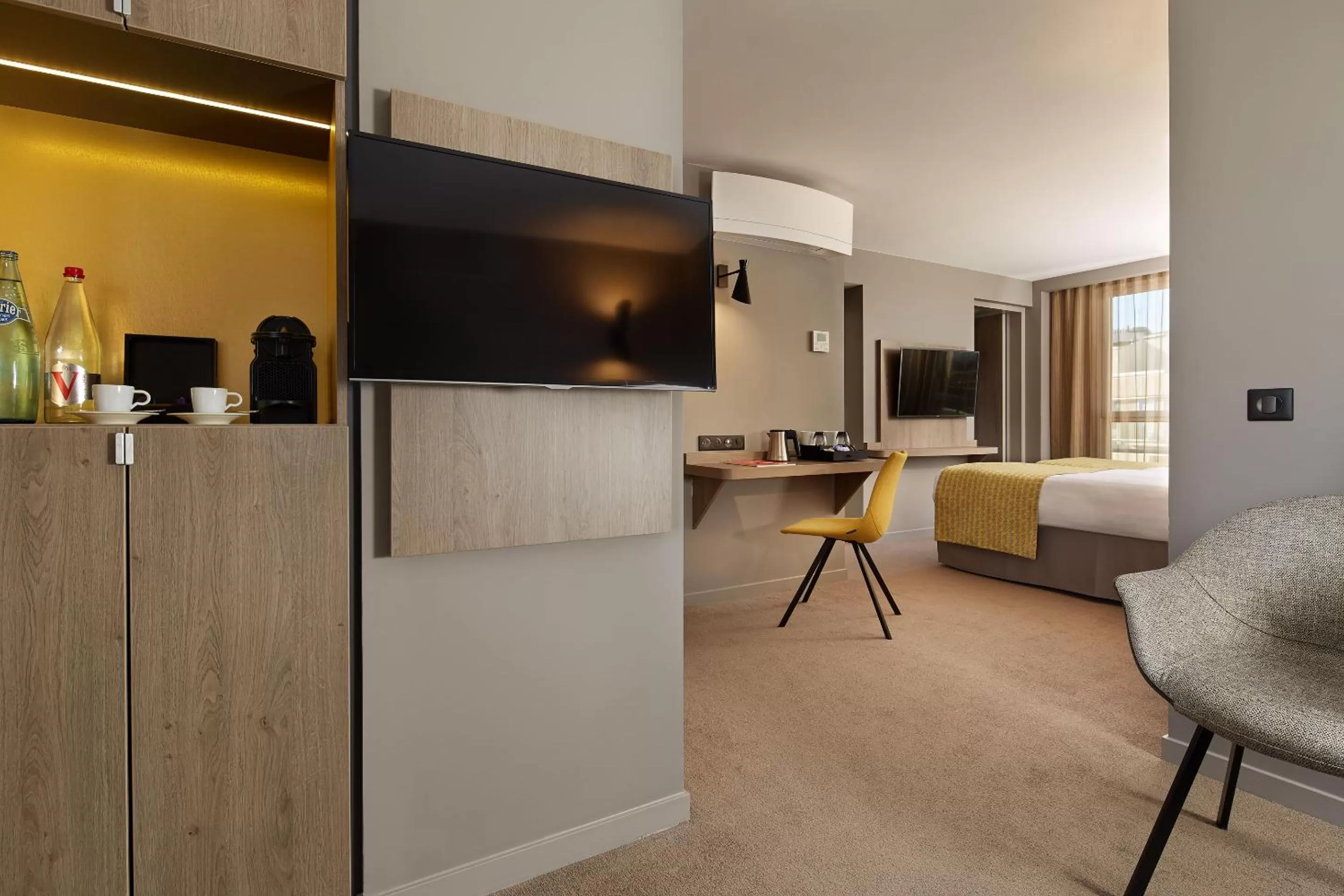 Photo of the whole room, Bed in Auteuil Tour Eiffel