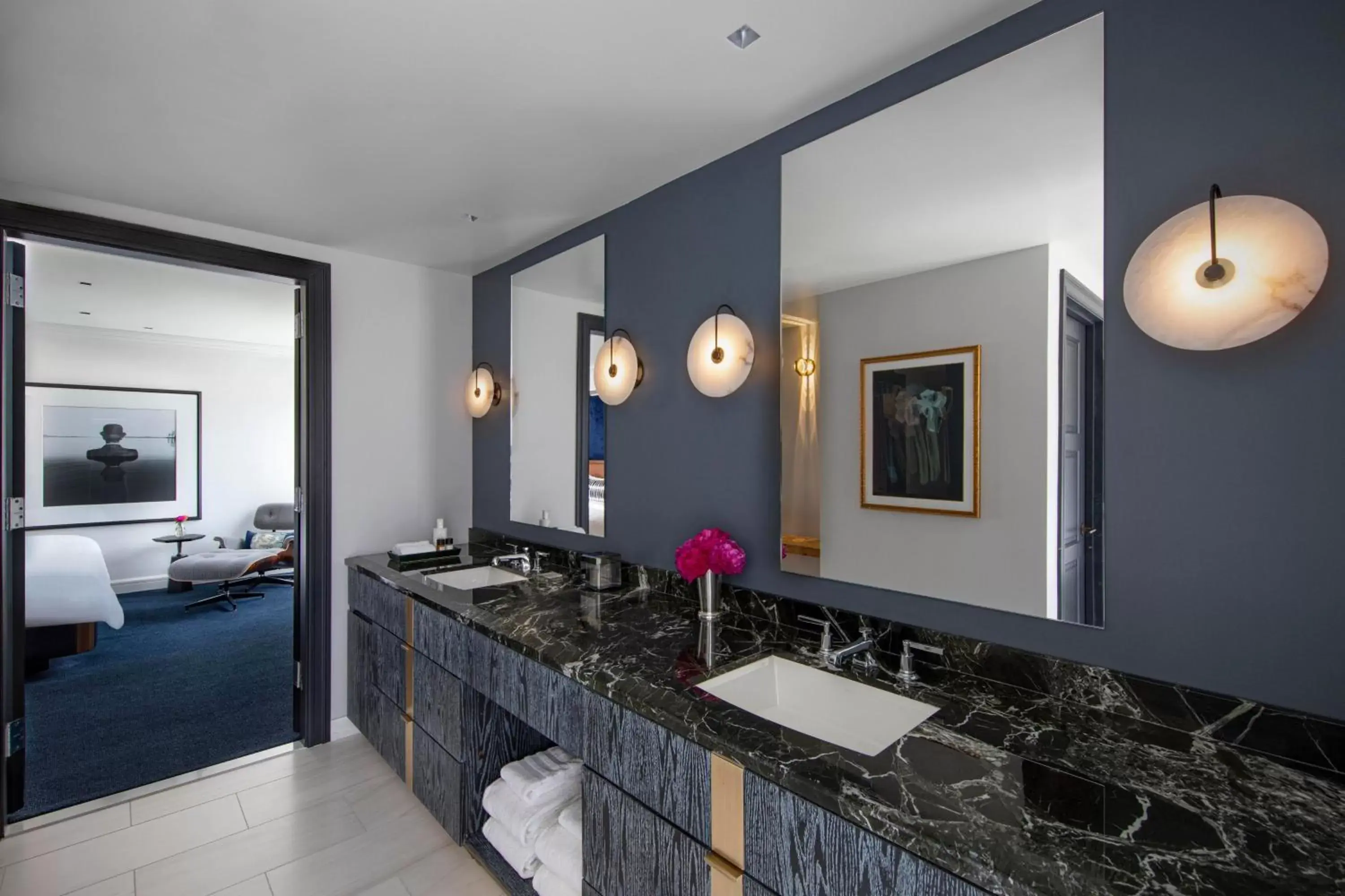 Bathroom, Kitchen/Kitchenette in JW Marriott Essex House New York