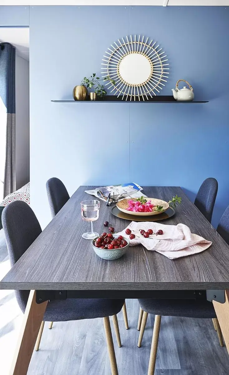 Kitchen or kitchenette, Dining Area in The Originals City, Ax Hotel, La Châtaigneraie