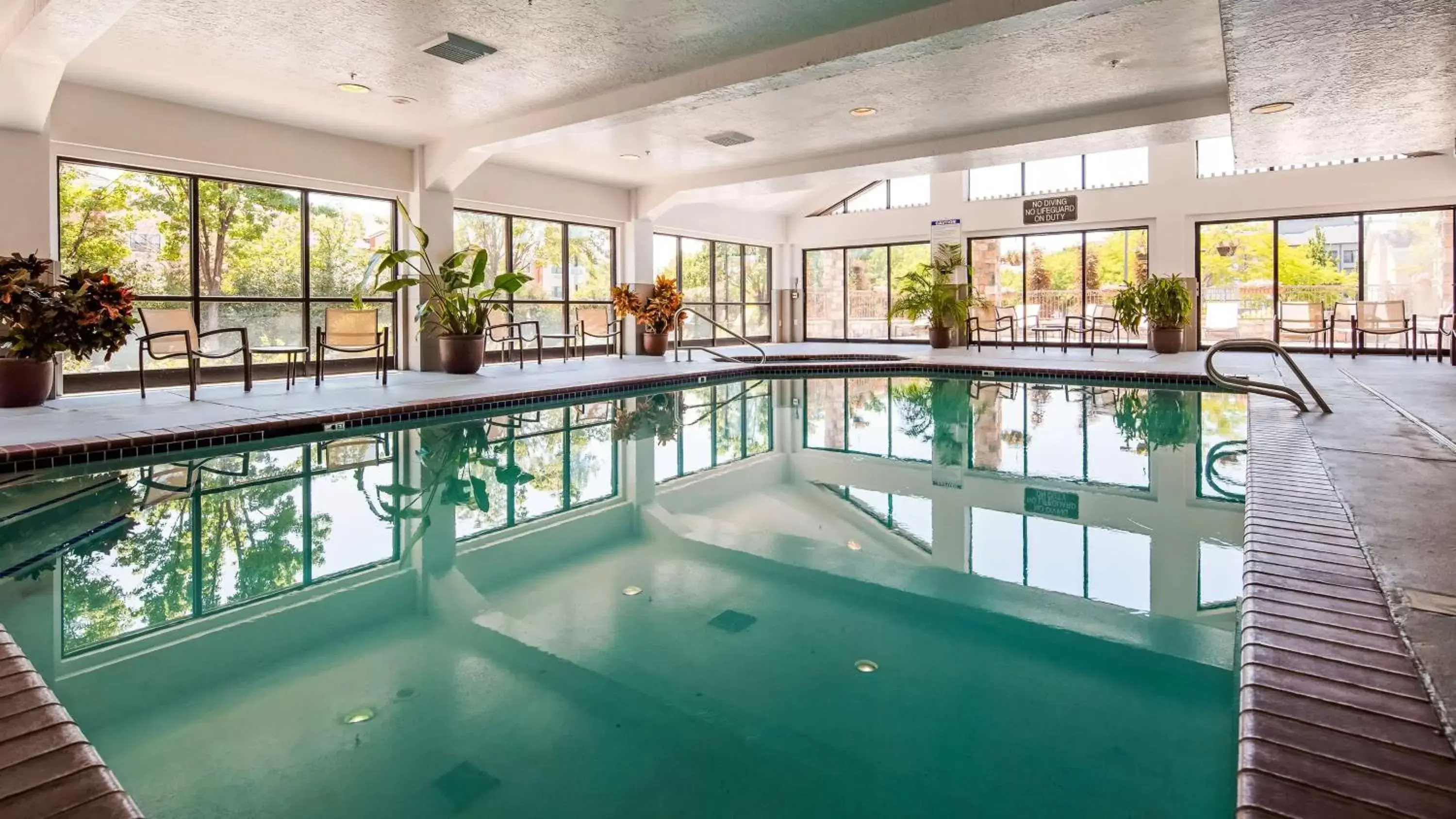 On site, Swimming Pool in Best Western Plus Cotton Tree Inn