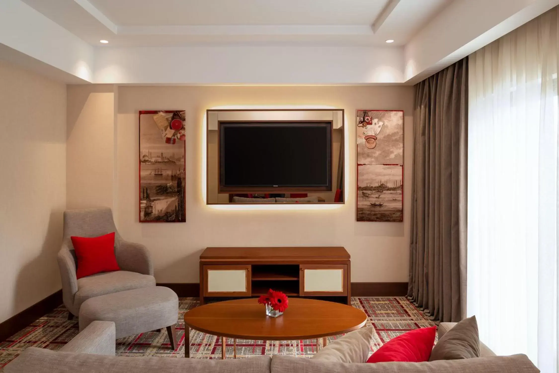 Living room, TV/Entertainment Center in Mövenpick Hotel Istanbul Asia Airport