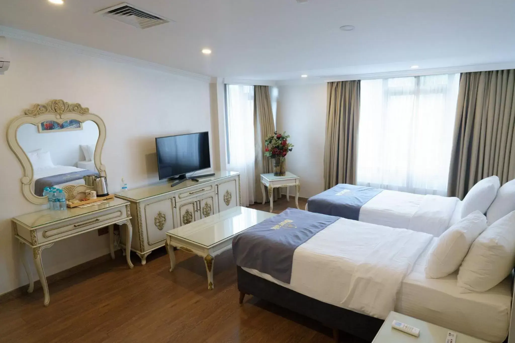 Bedroom, Bed in Almadina Hotel Istanbul