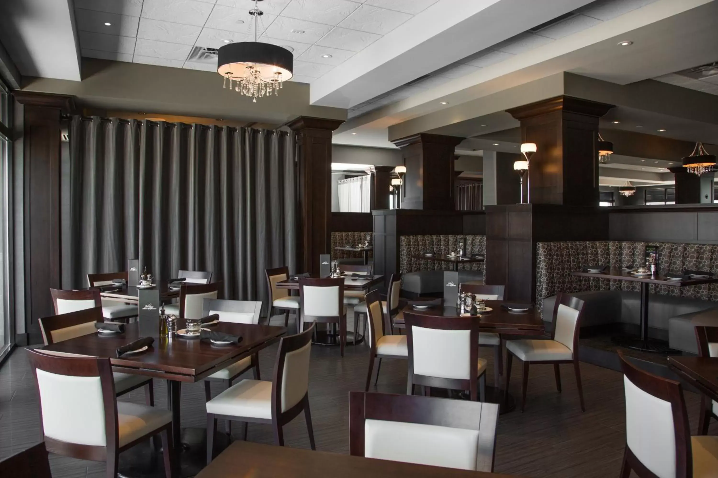 Restaurant/Places to Eat in Holiday Inn Cincinnati North West Chester, an IHG Hotel