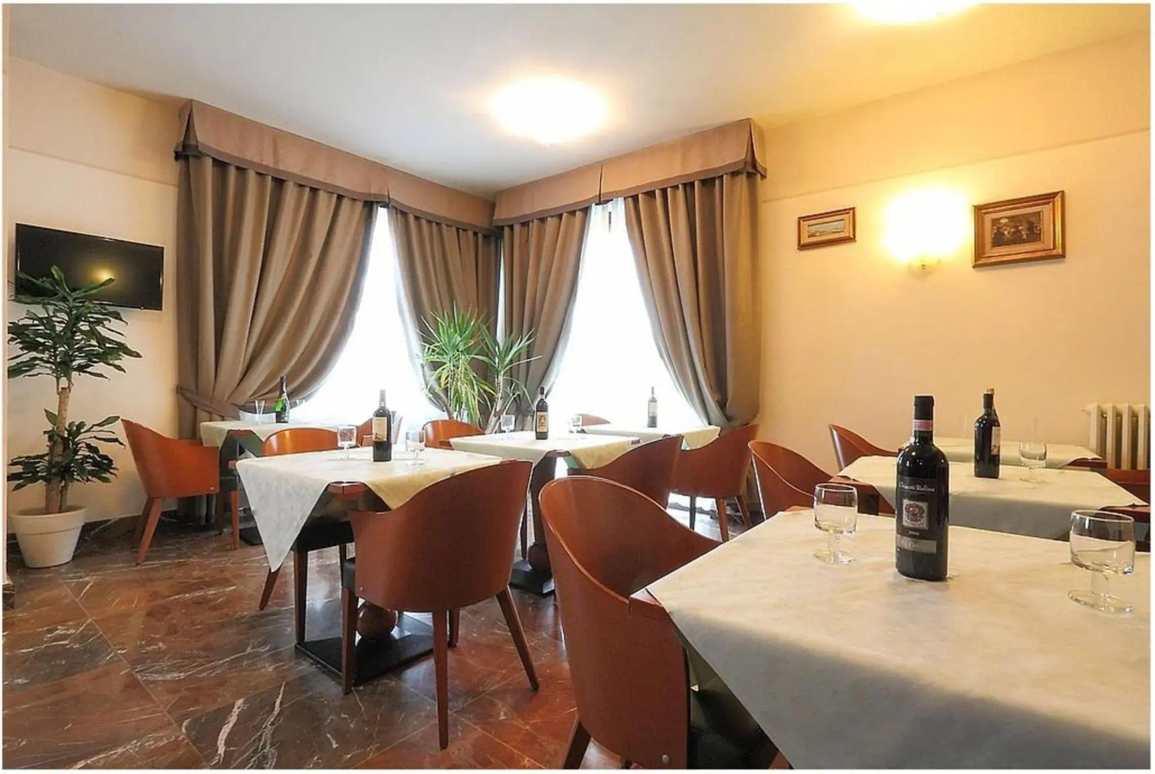 Restaurant/places to eat in Hotel Arcadia Restaurant/places to eat in Hotel Arcadia