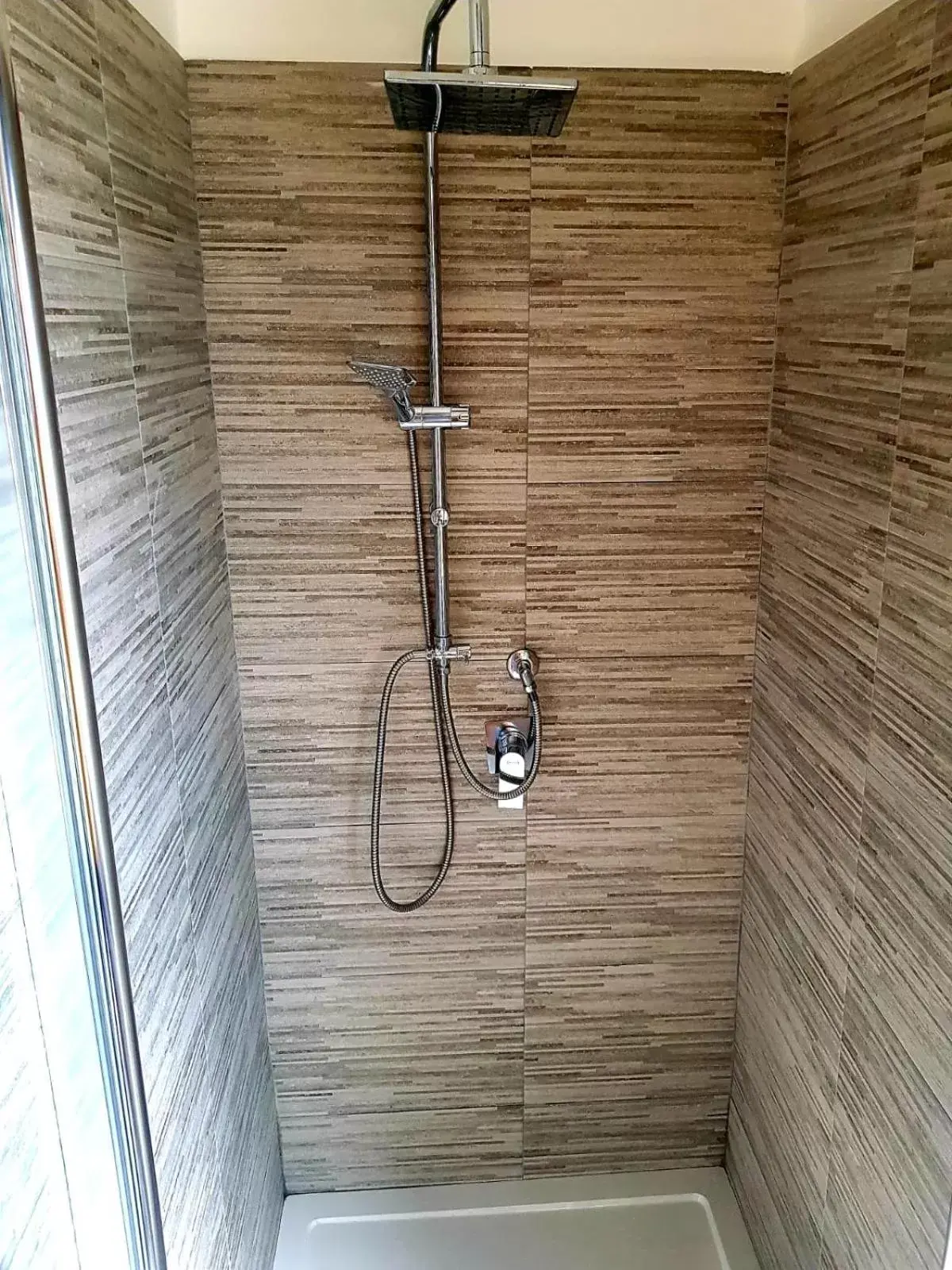 Shower, Bathroom in UN PASSO DAL MARE bed&breakfast San Salvo Marina