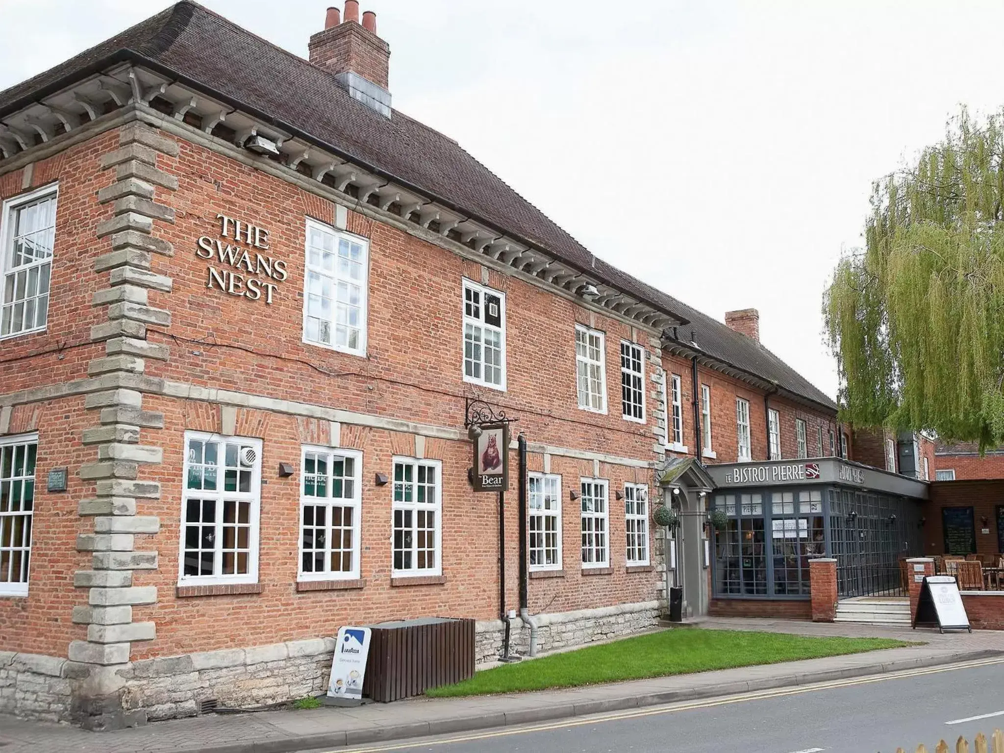 Facade/entrance, Property Building in Swan's Nest Hotel