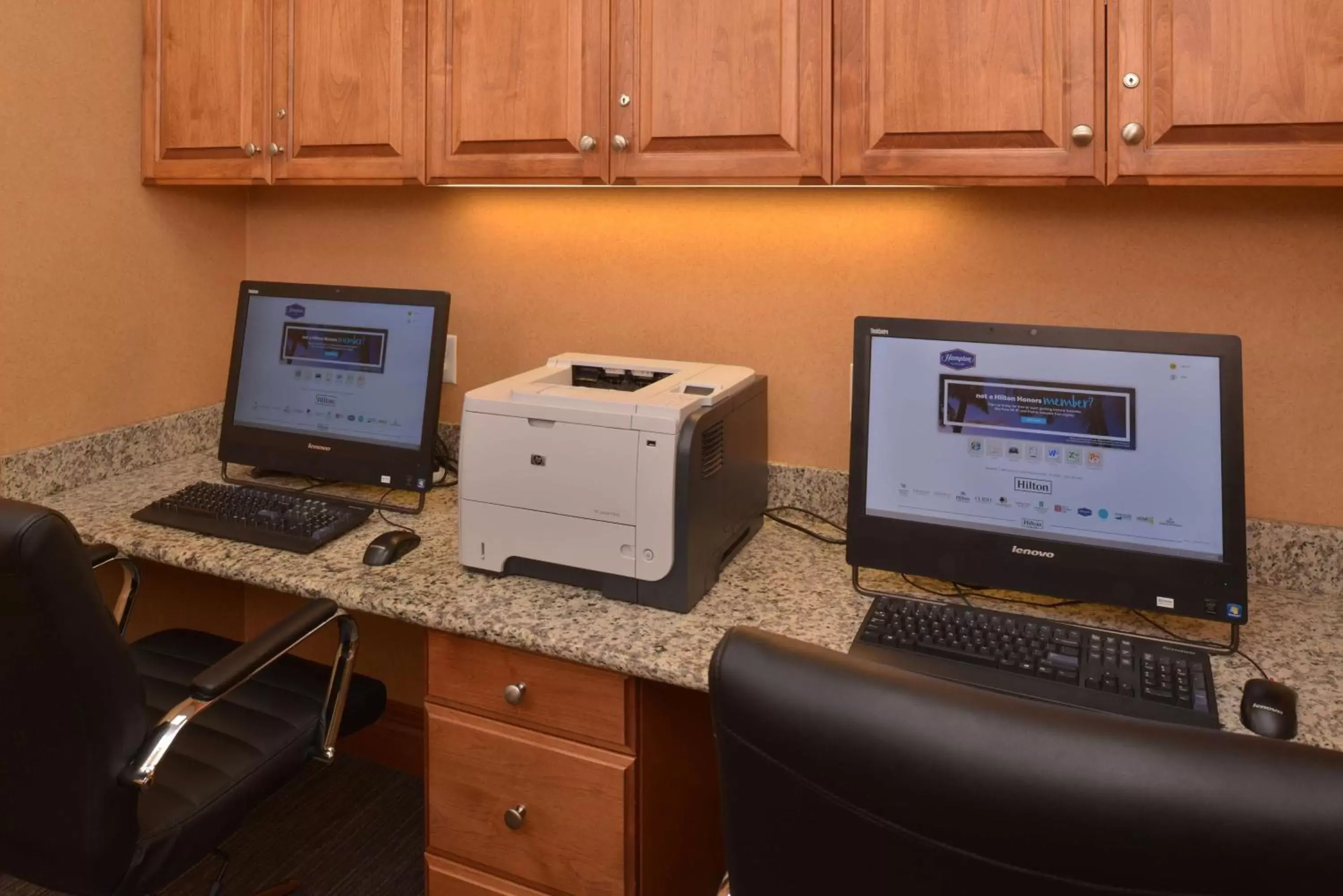 Business facilities in Hampton Inn and Suites Bakersfield North-Airport