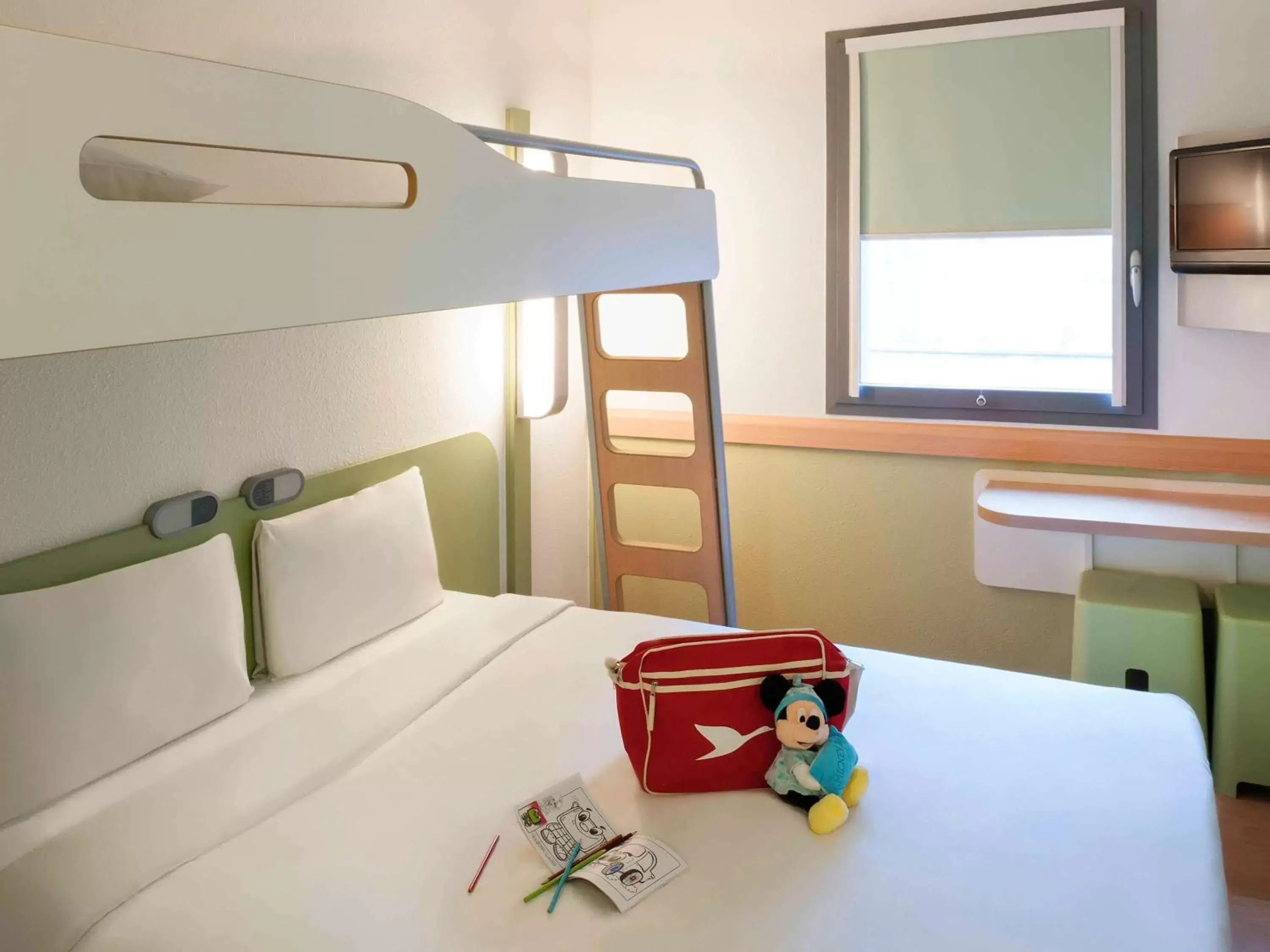 Photo of the whole room, Bunk Bed in ibis Budget Brussels South Ruisbroek