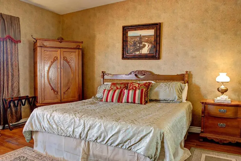 Bedroom, Bed in Tombstone Monument Guest Ranch